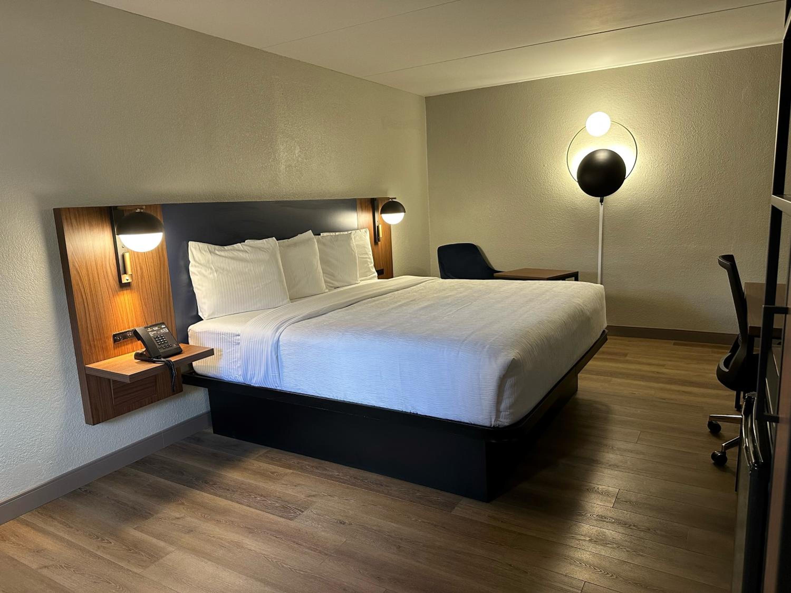 Premier King Room - Non-Smoking photo 1
