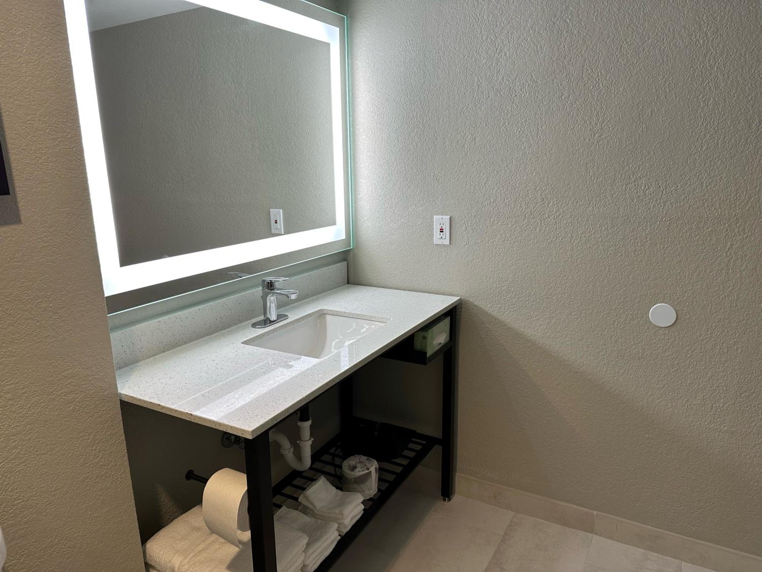 Premier King Room - Non-Smoking photo 2