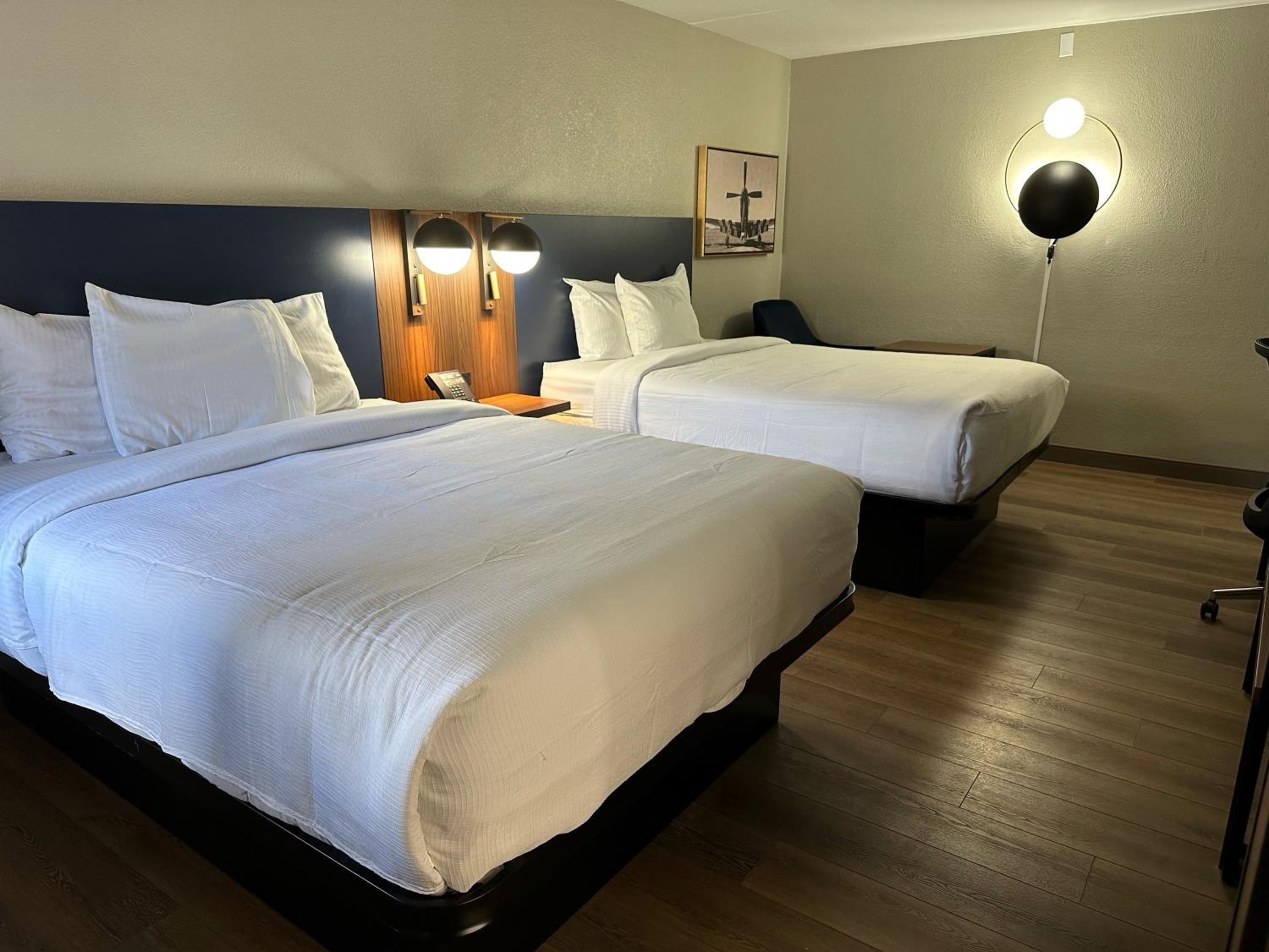 Deluxe Queen Room with Two Queen Beds - Non-Smoking