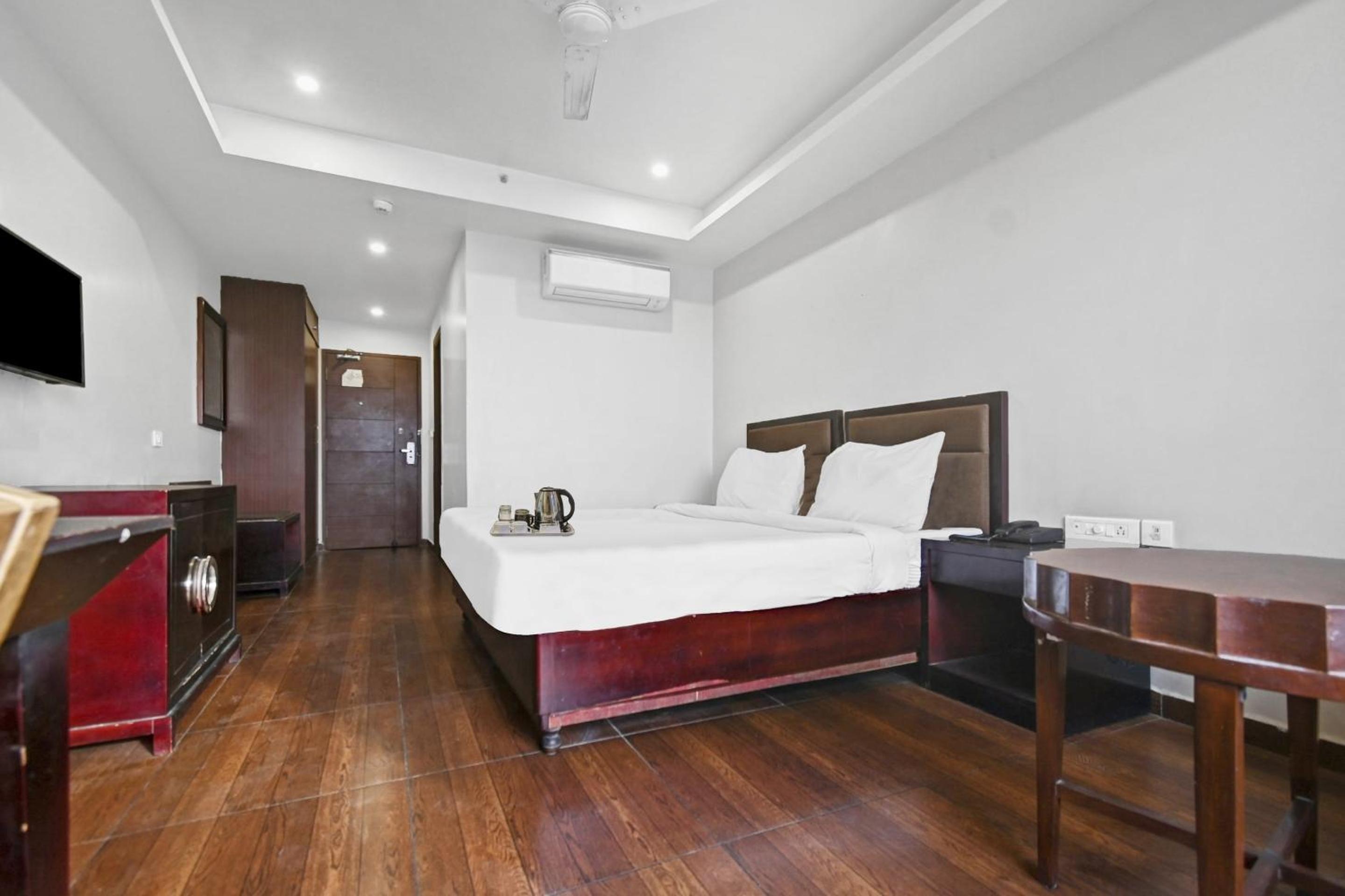Classic Triple Room - Photo 23