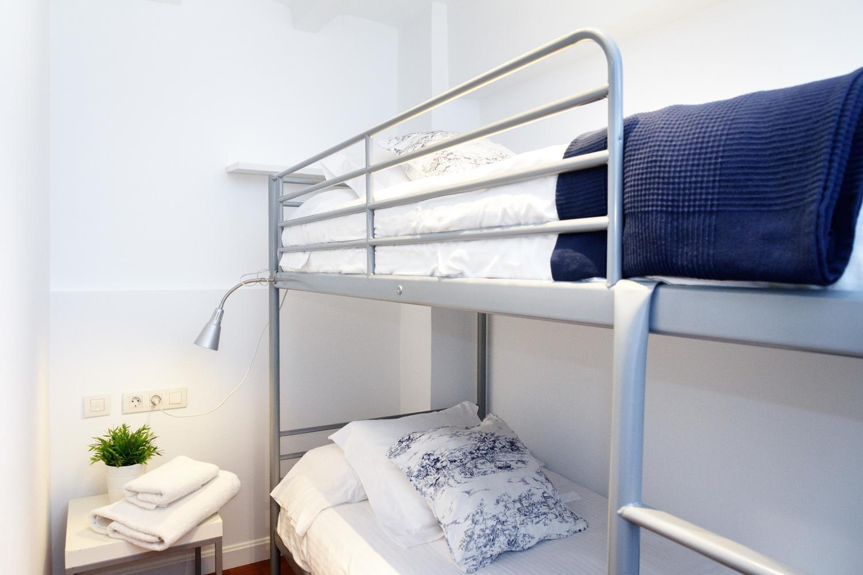 Two-Bedroom Family Apartment - Passatge Maiol Street photo 2