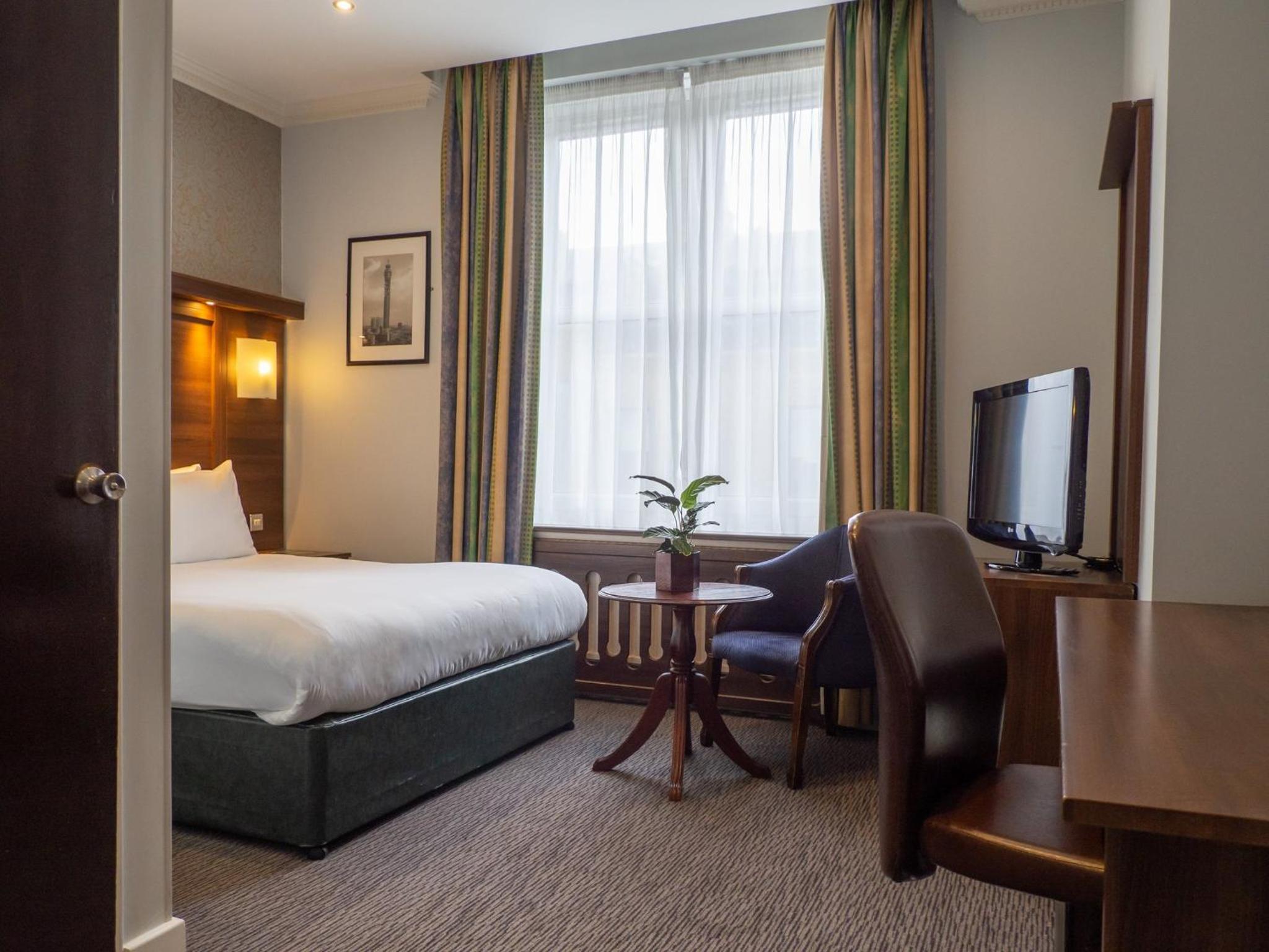 Standard Queen Room - Accessible photo 2