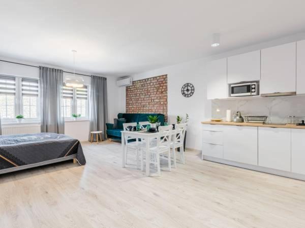 Studio Apartment photo 1