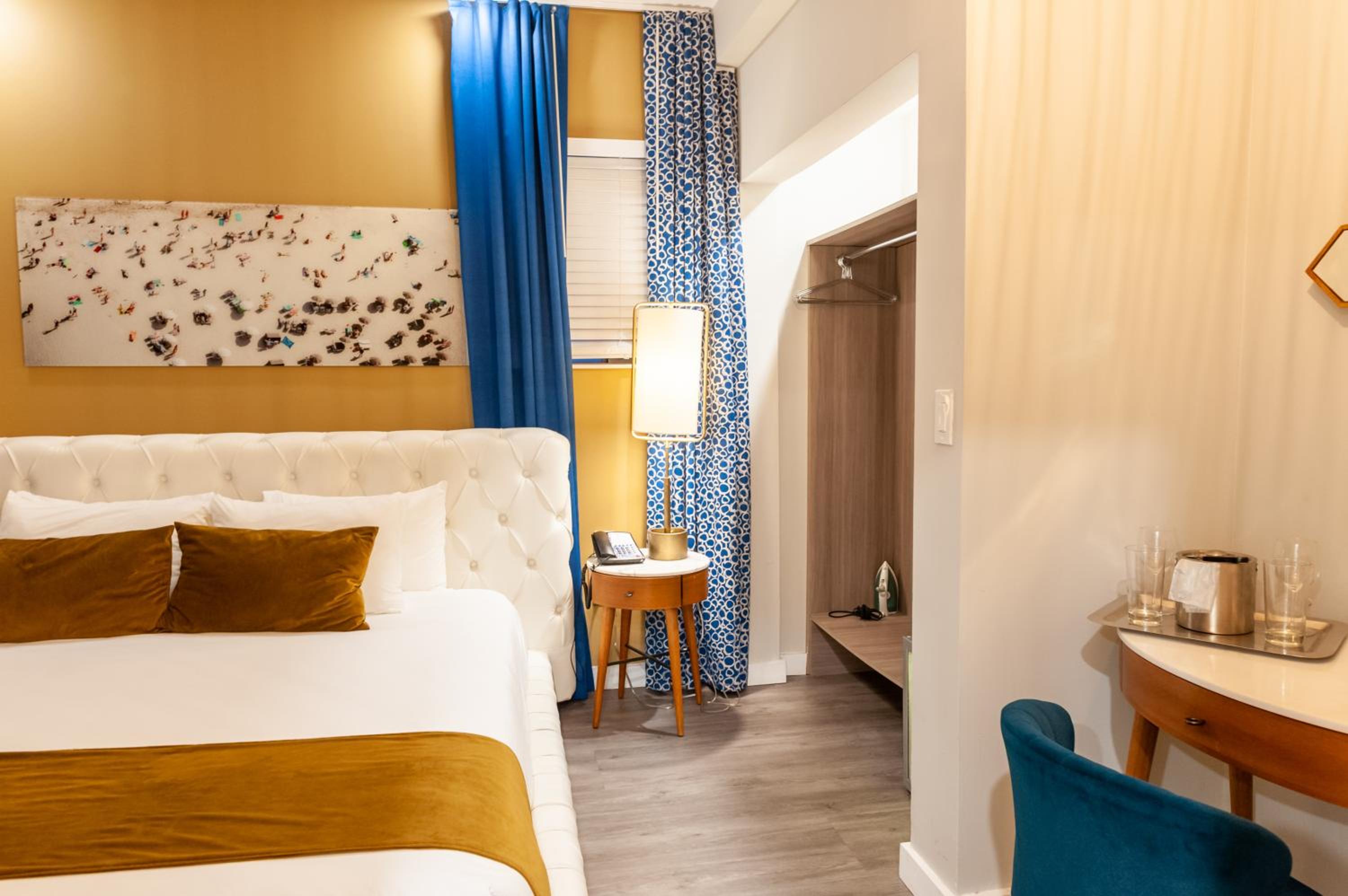 King Bedroom - Photo 28