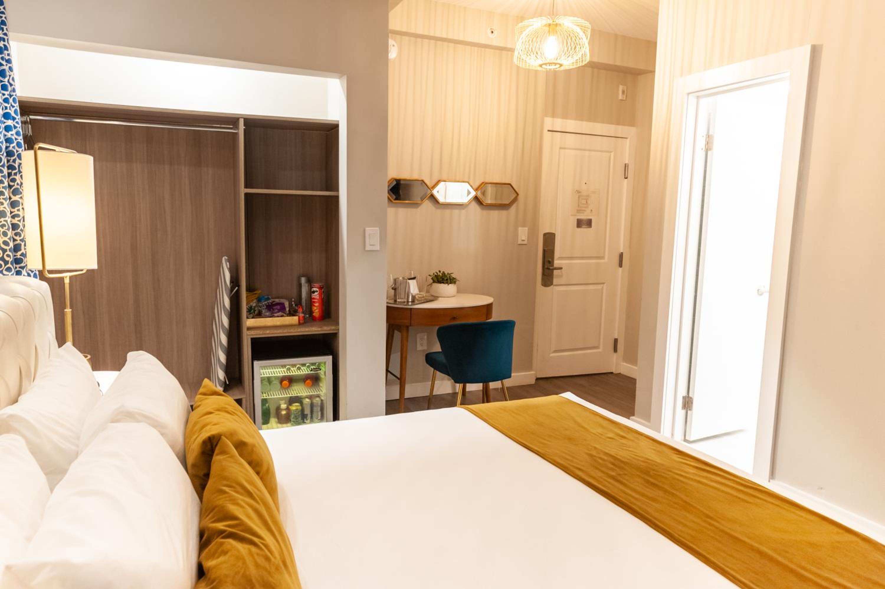 King Bedroom - Photo 27