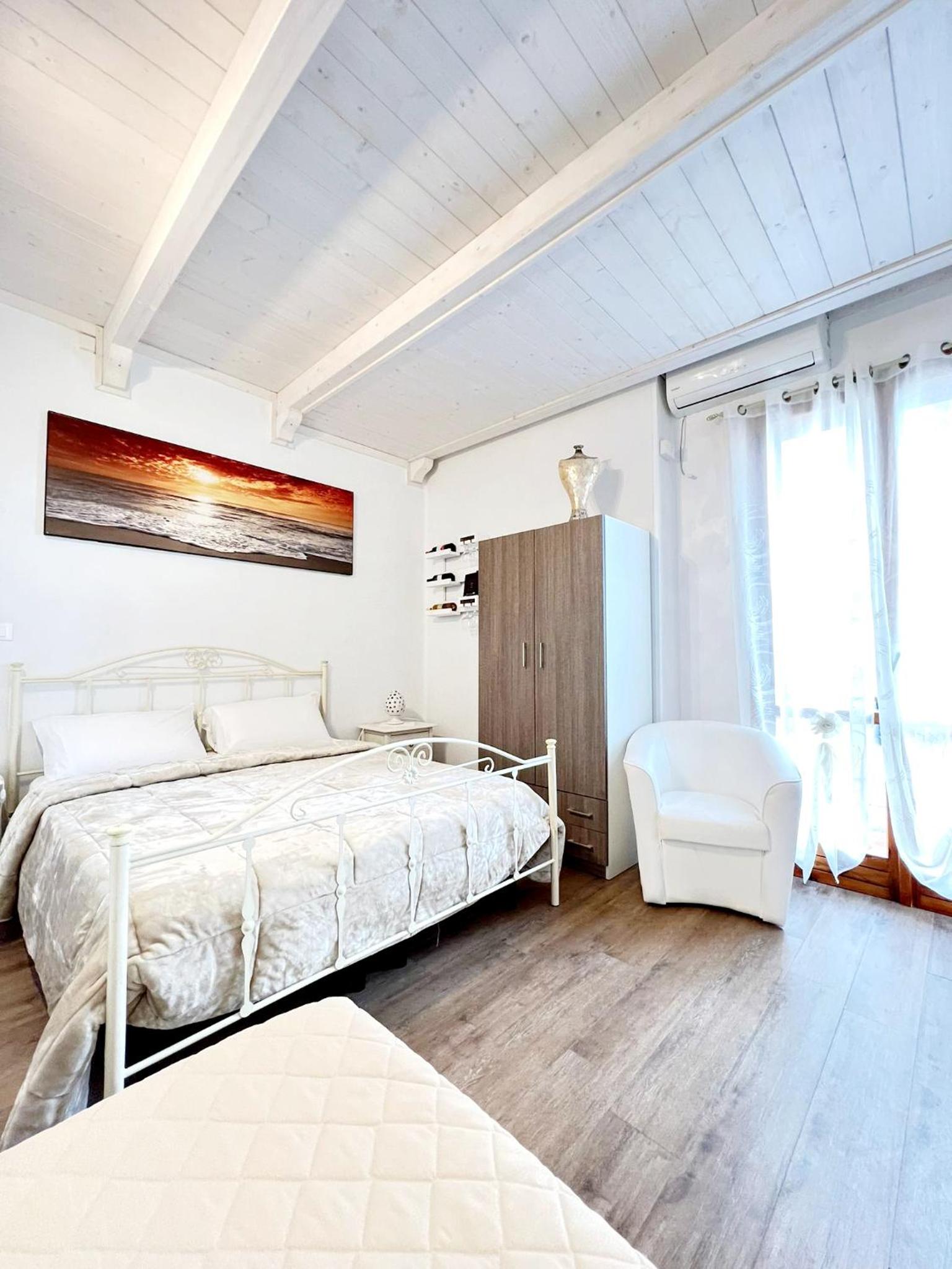 Standard King Room - Photo 1