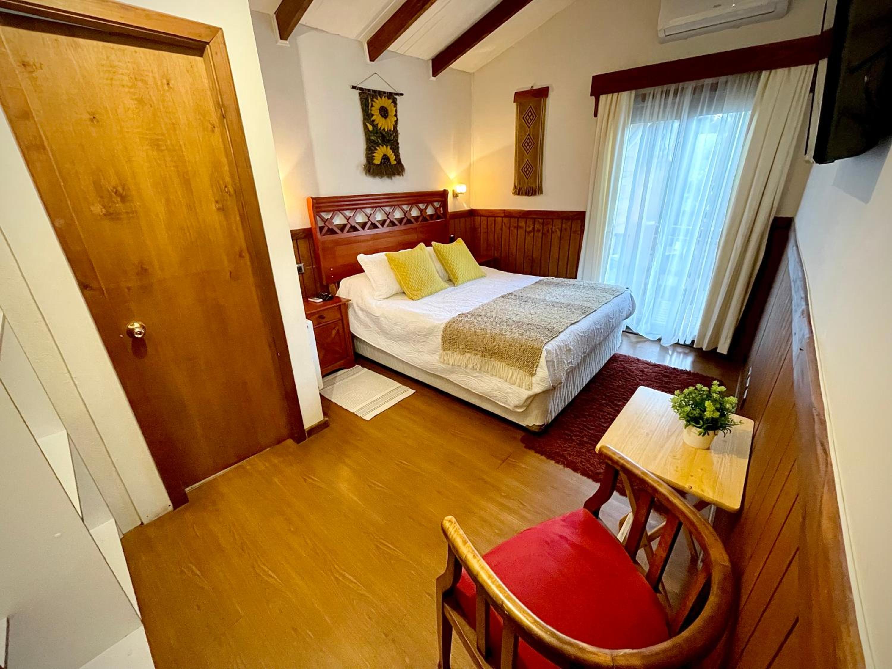 Deluxe Double Room with Balcony photo 3