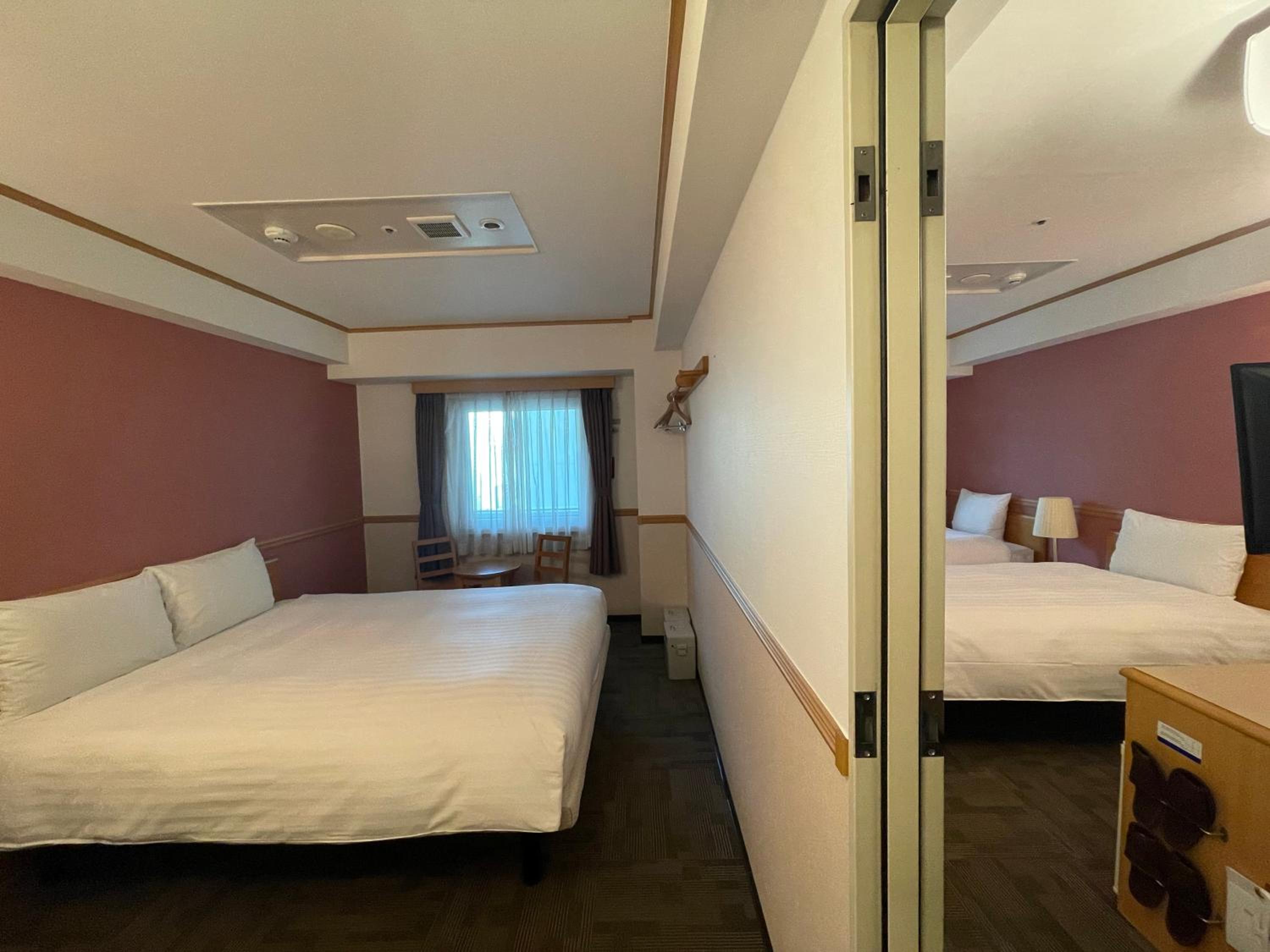 Connecting Double Room - Non-Smoking photo 3