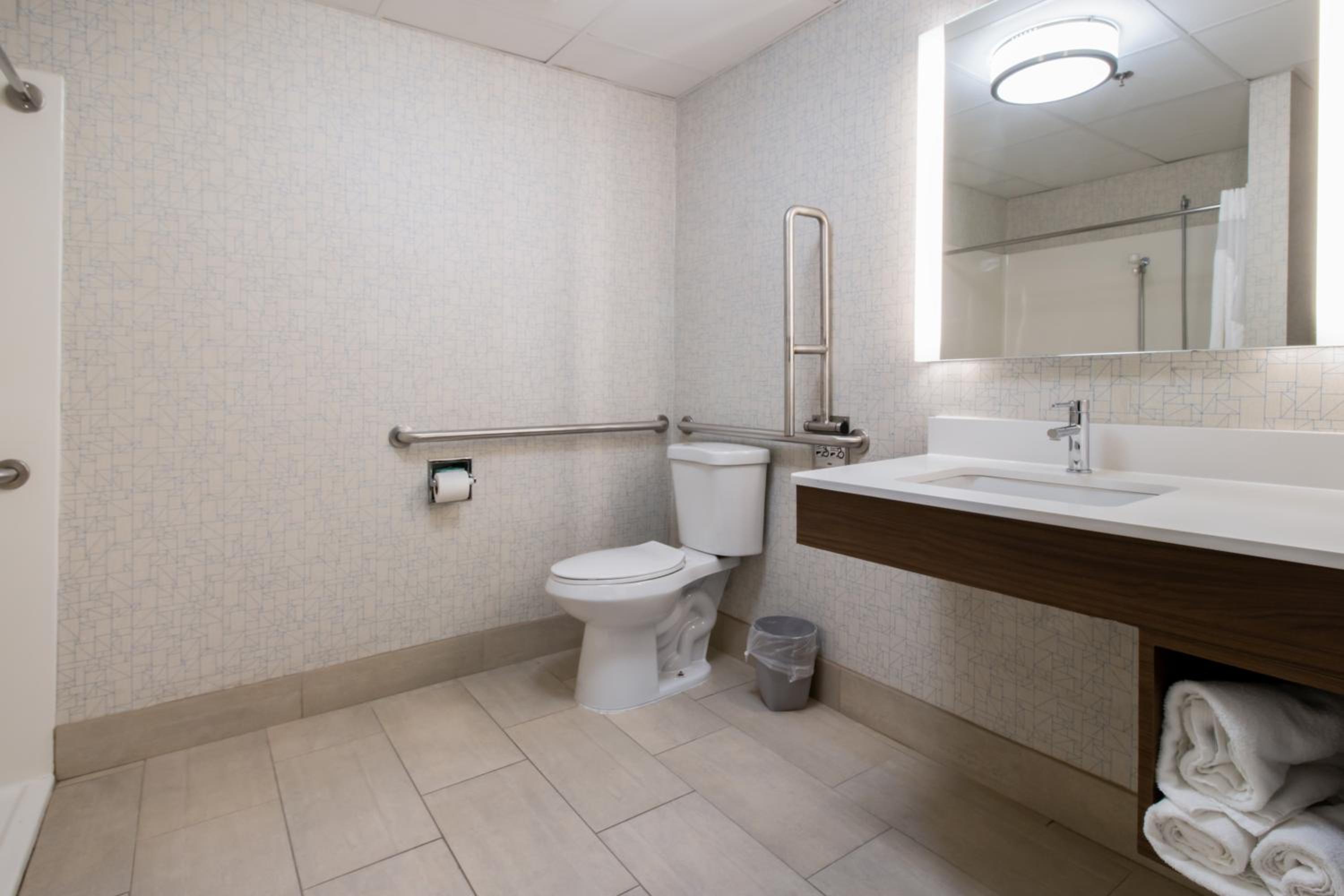 Standard King Room - Communications Accessible photo 2