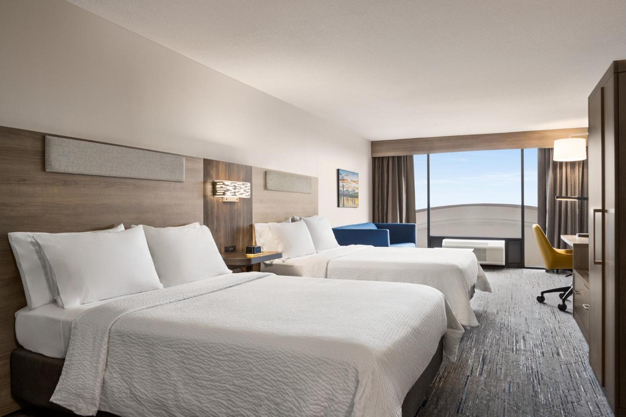 Queen Suite with Two Queen Beds - Photo 2