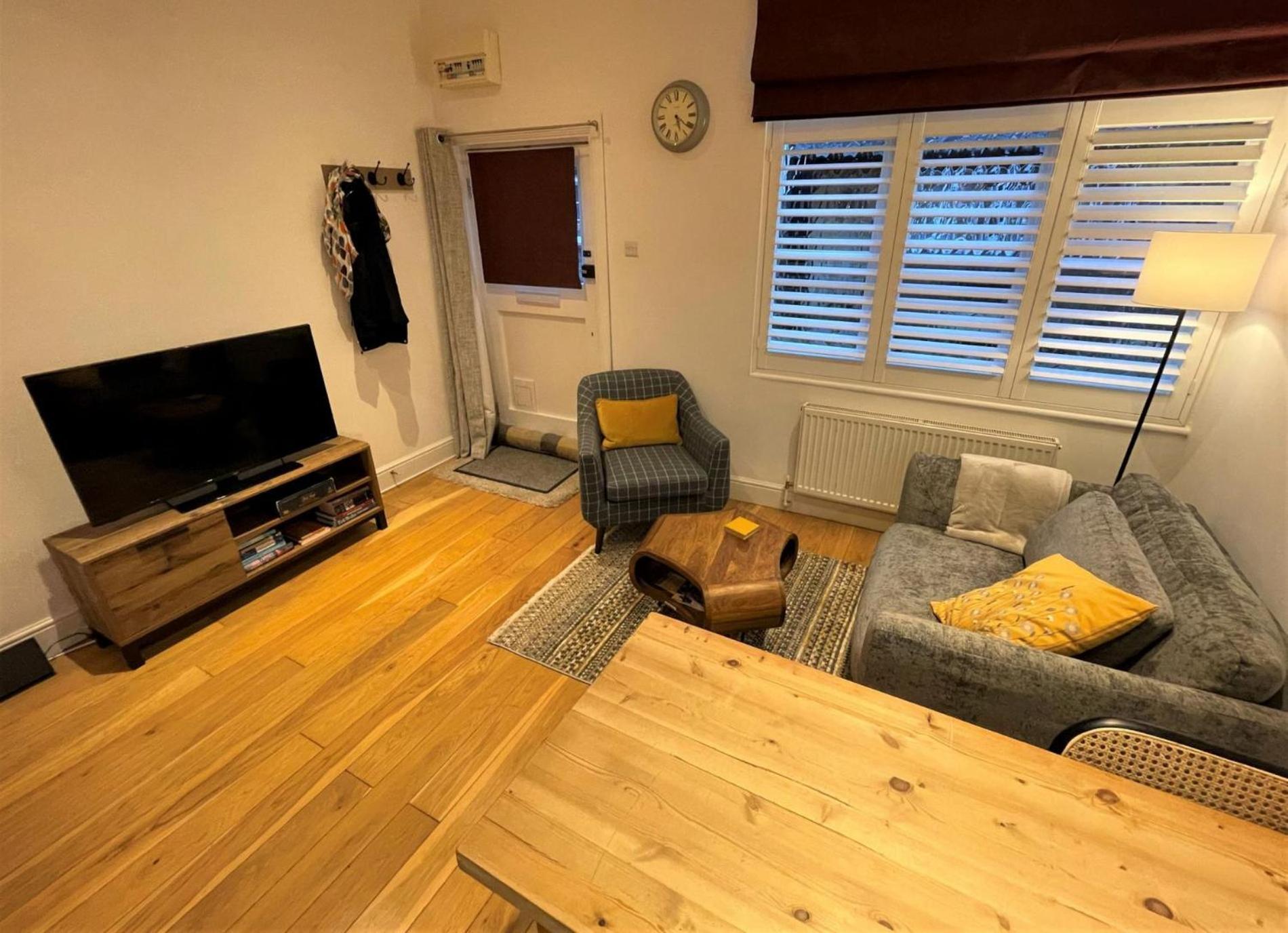 One-Bedroom House photo 2