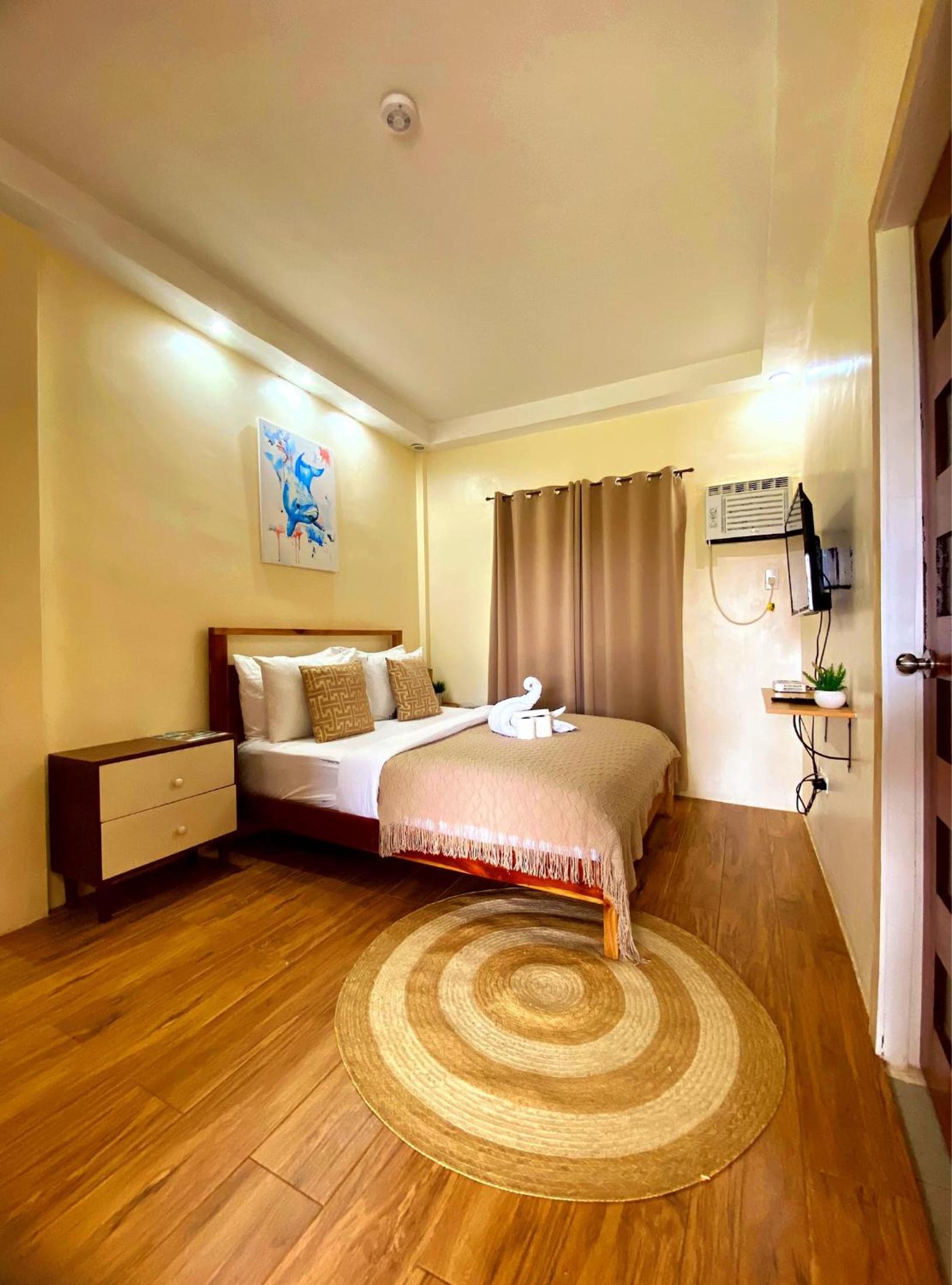 One-Bedroom Apartment - Photo 12