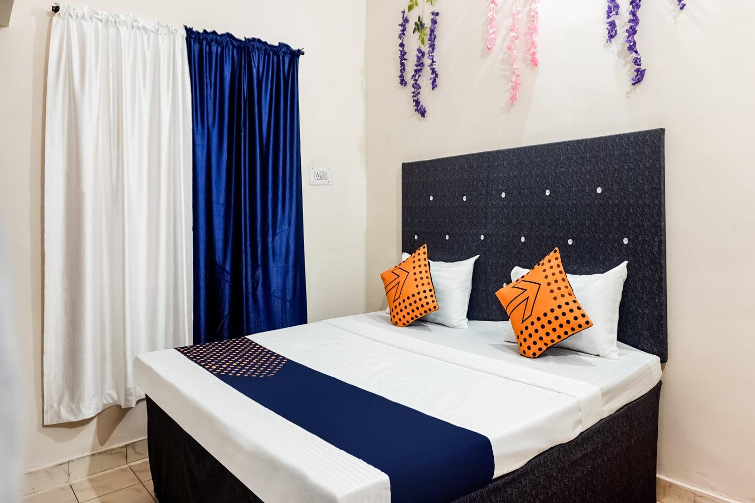 Single Room With Bathroom photo 1