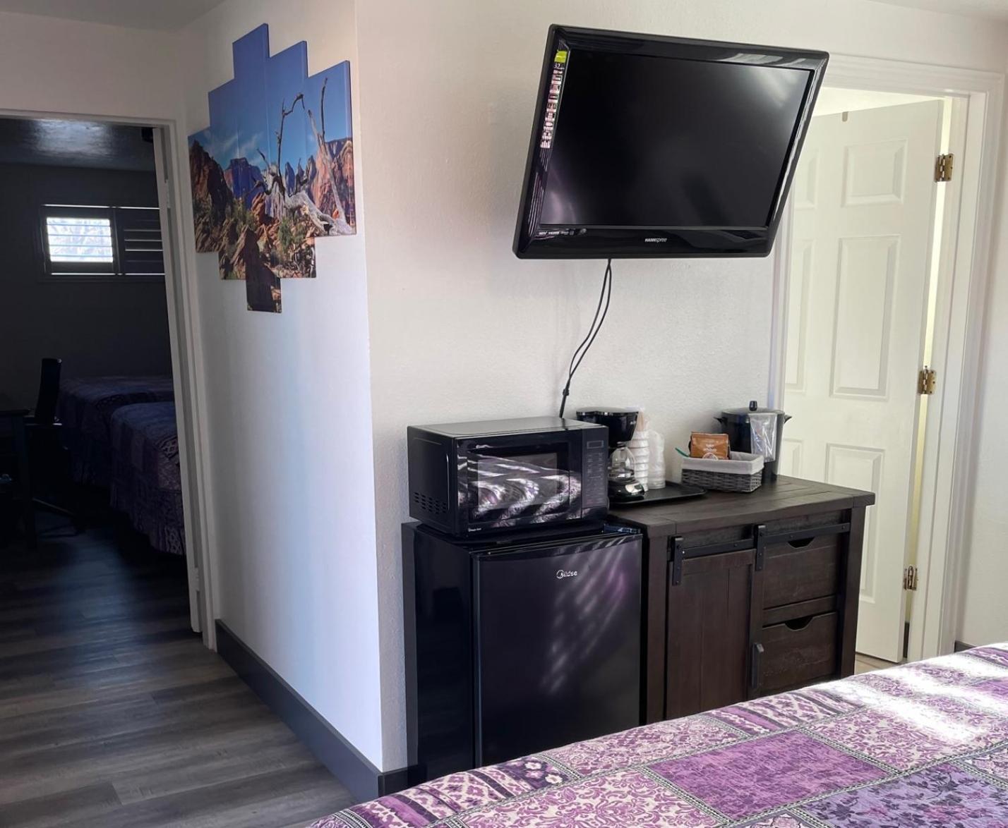 Family Room photo 3