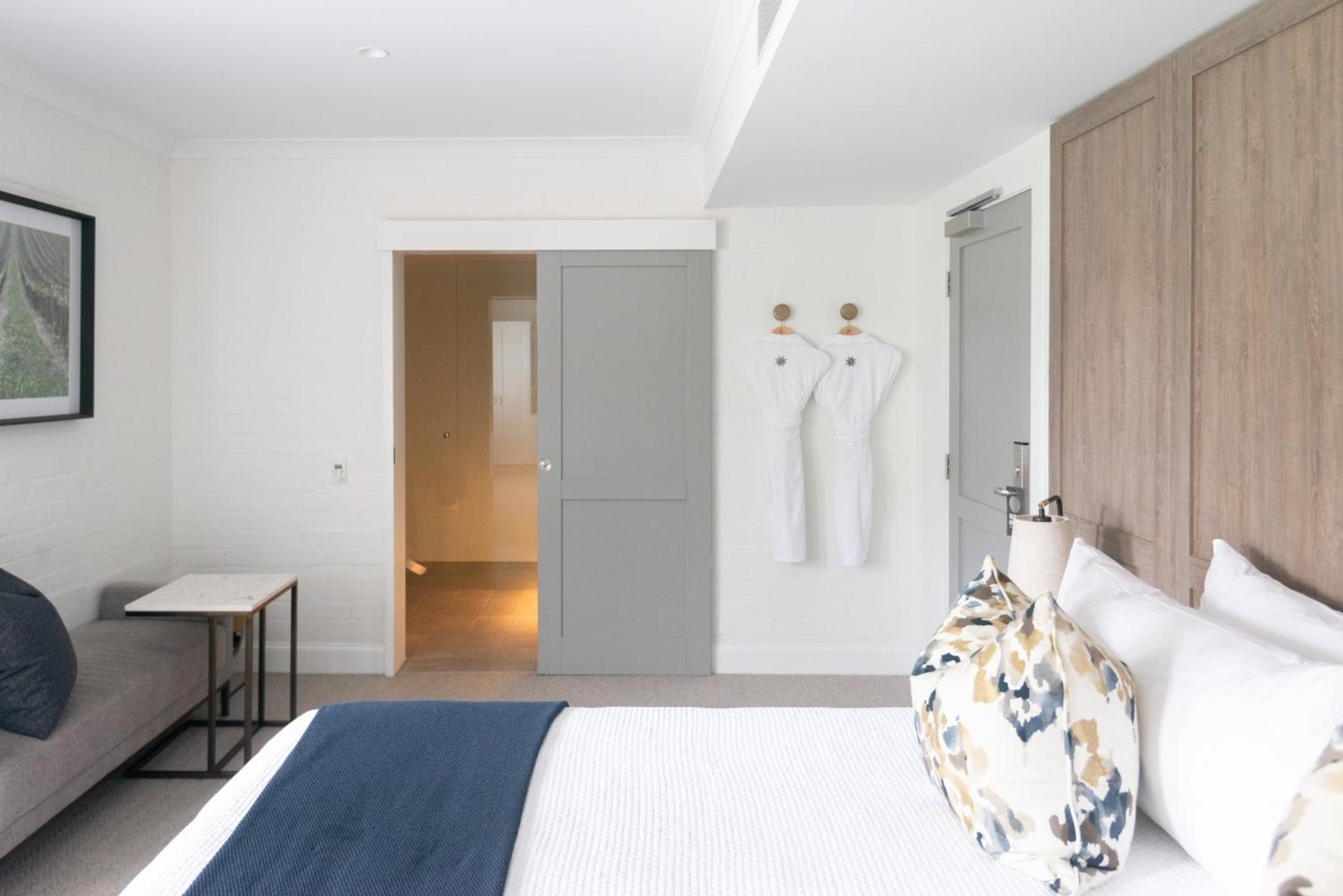 Deluxe King Room photo 2