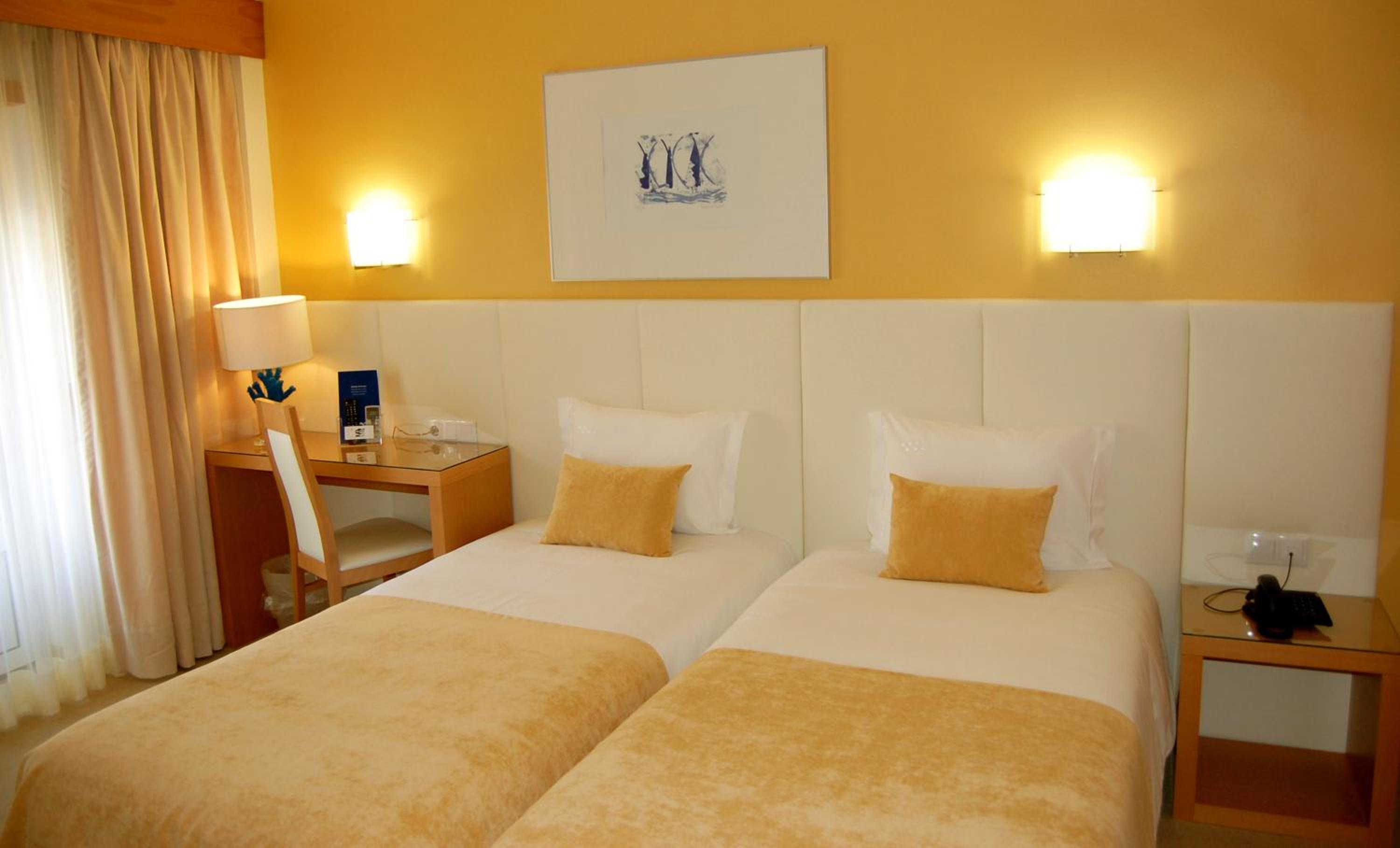 Double or Twin Room - Photo 5