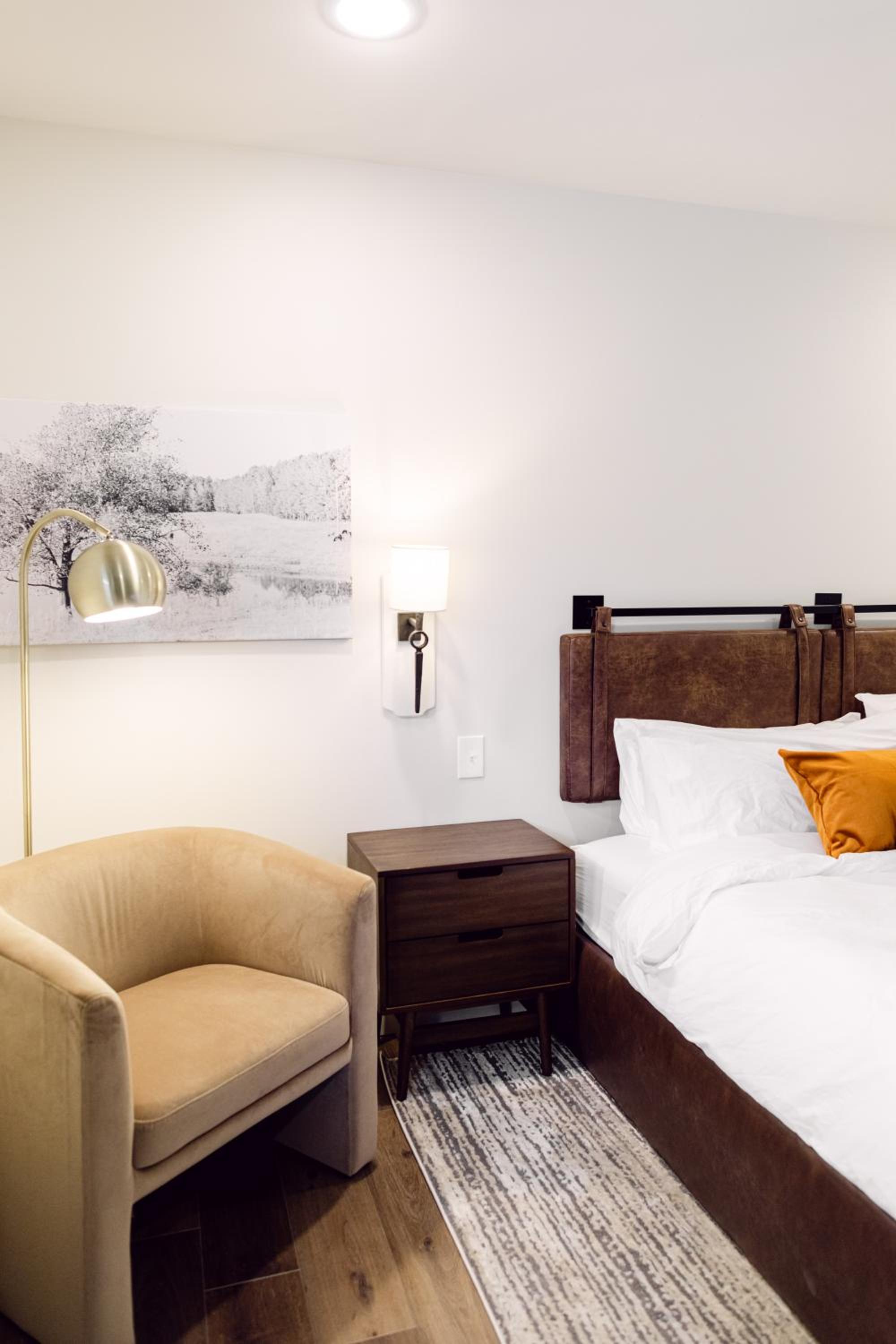 Deluxe King Room - Photo 12