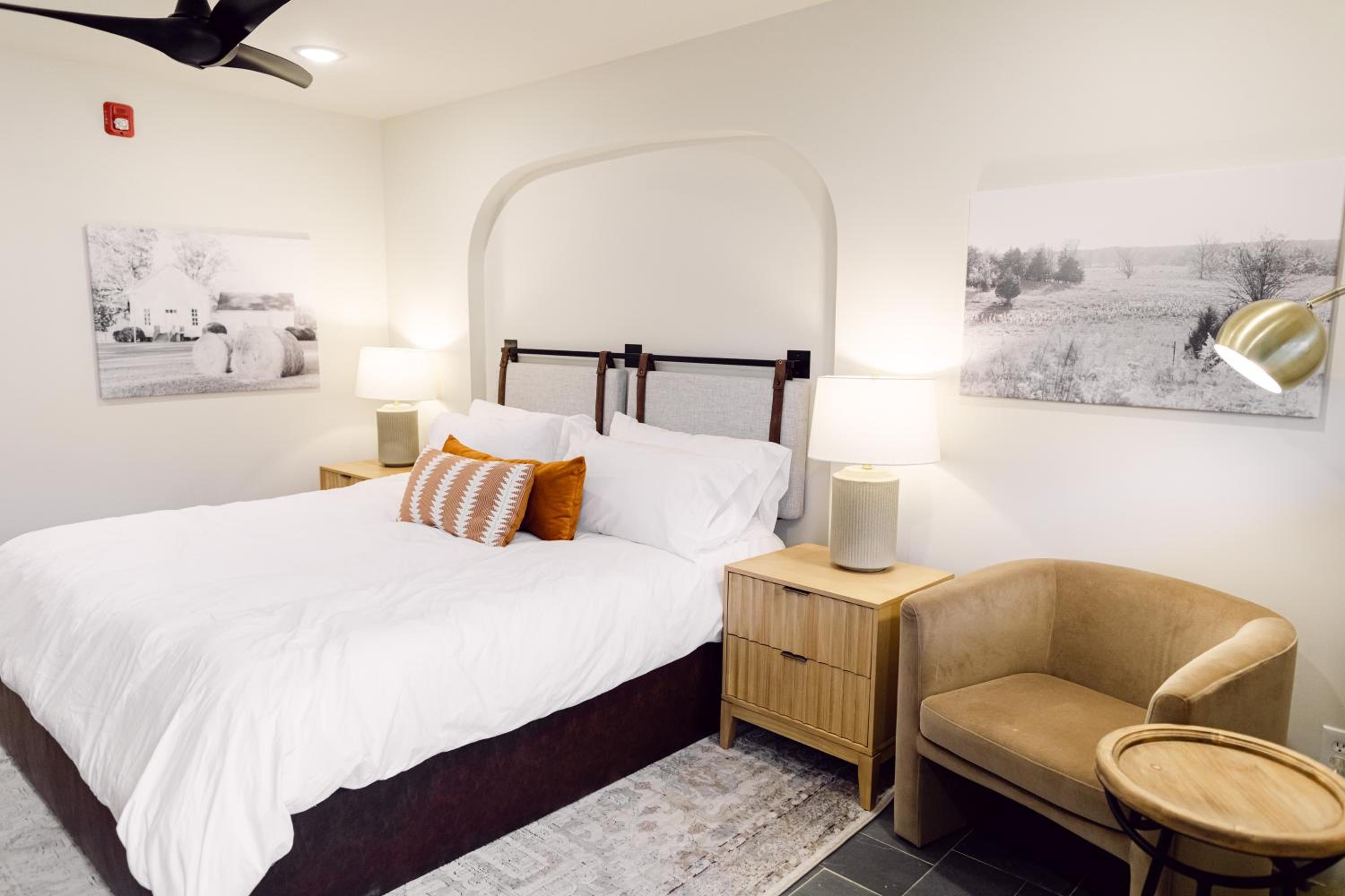 Deluxe King Room photo 1