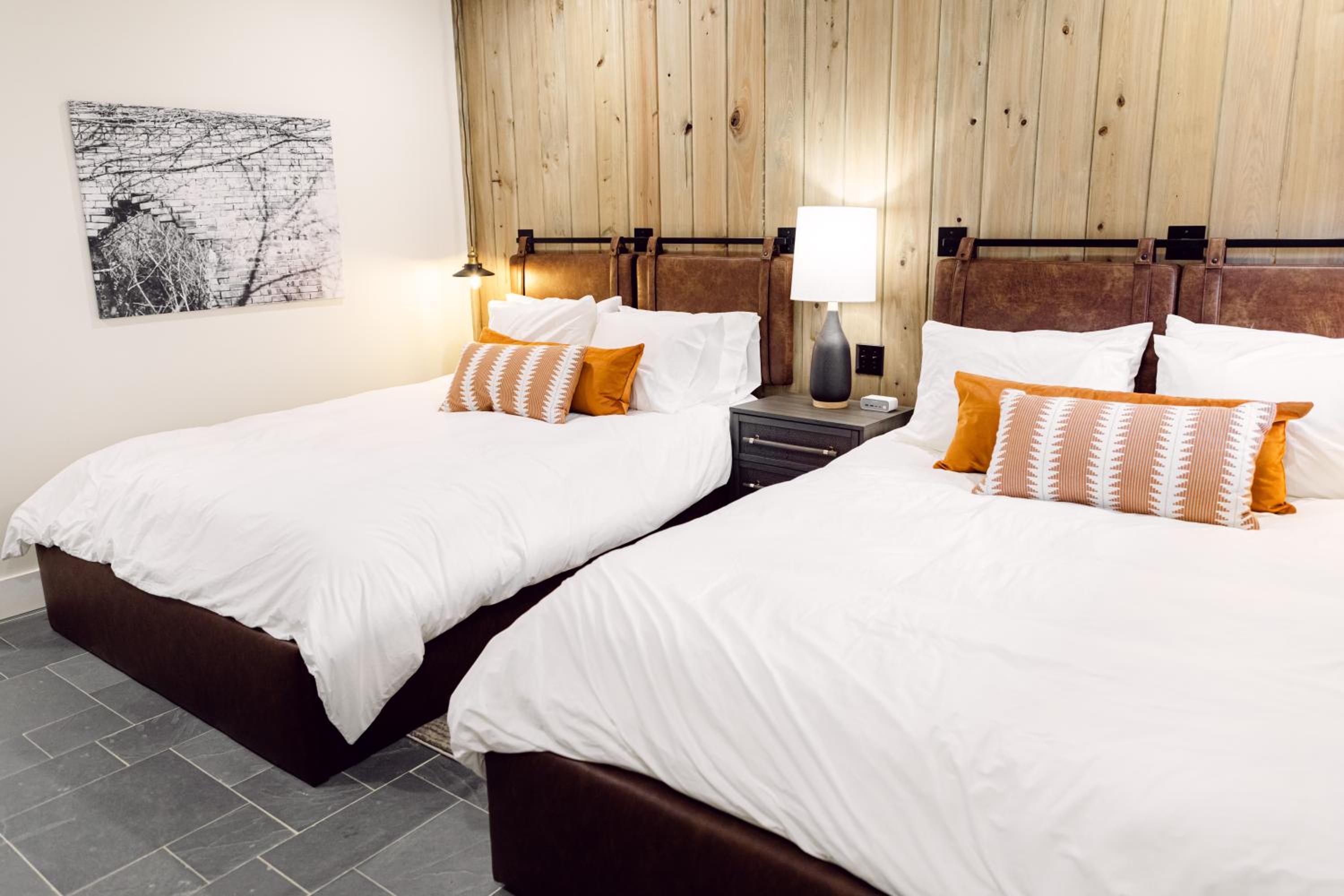Deluxe Queen Room - Photo 11