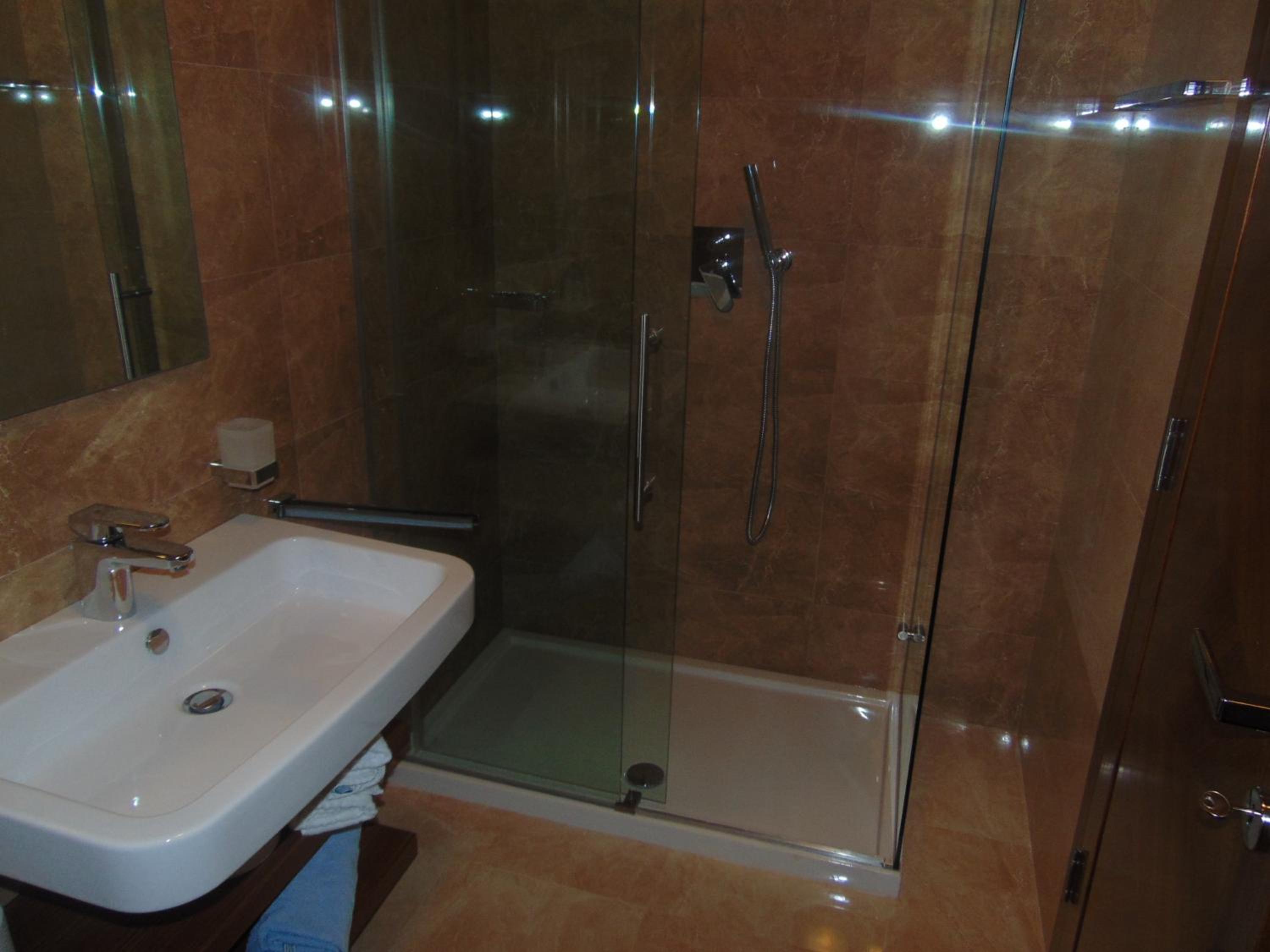 Two-Bedroom Apartment (6 Adults) photo 2