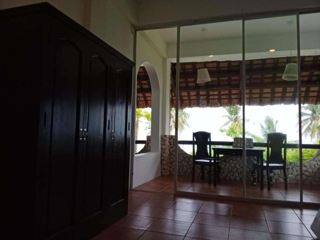 Deluxe Double Room with Balcony and Sea View - Photo 12