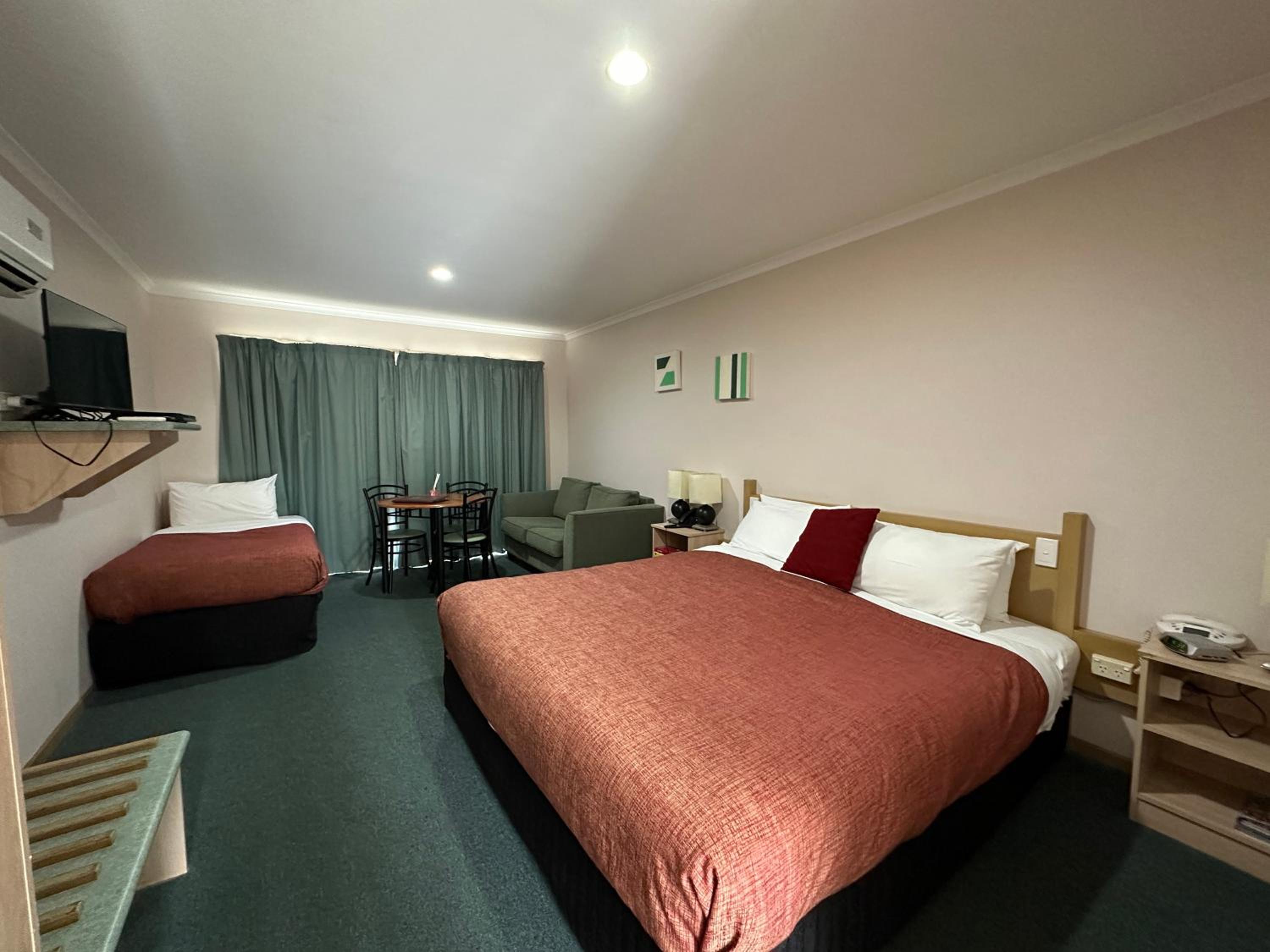 Standard Twin Room - Photo 3