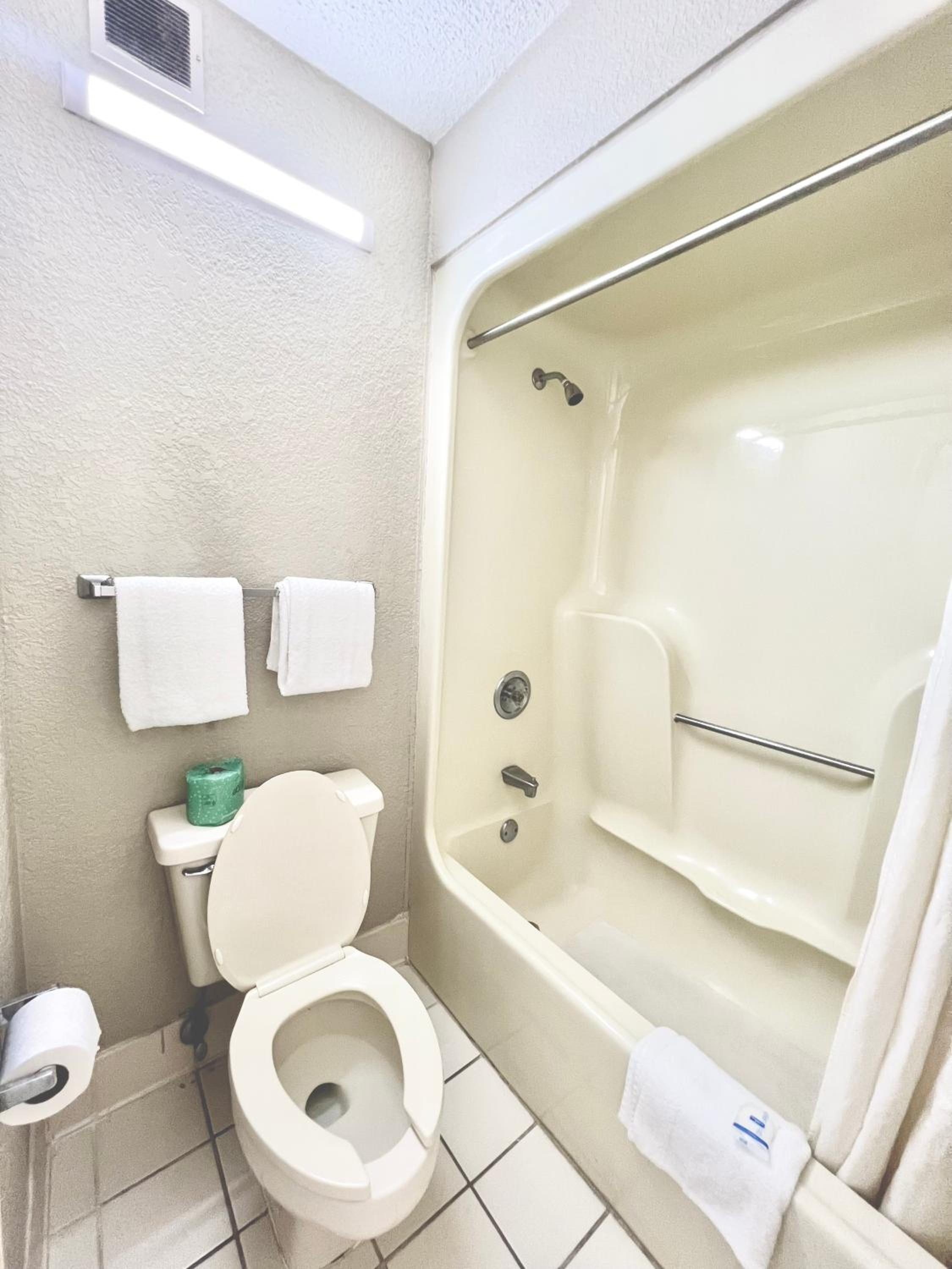 Double Room with Two Double Beds - Non-Smoking - Photo 8