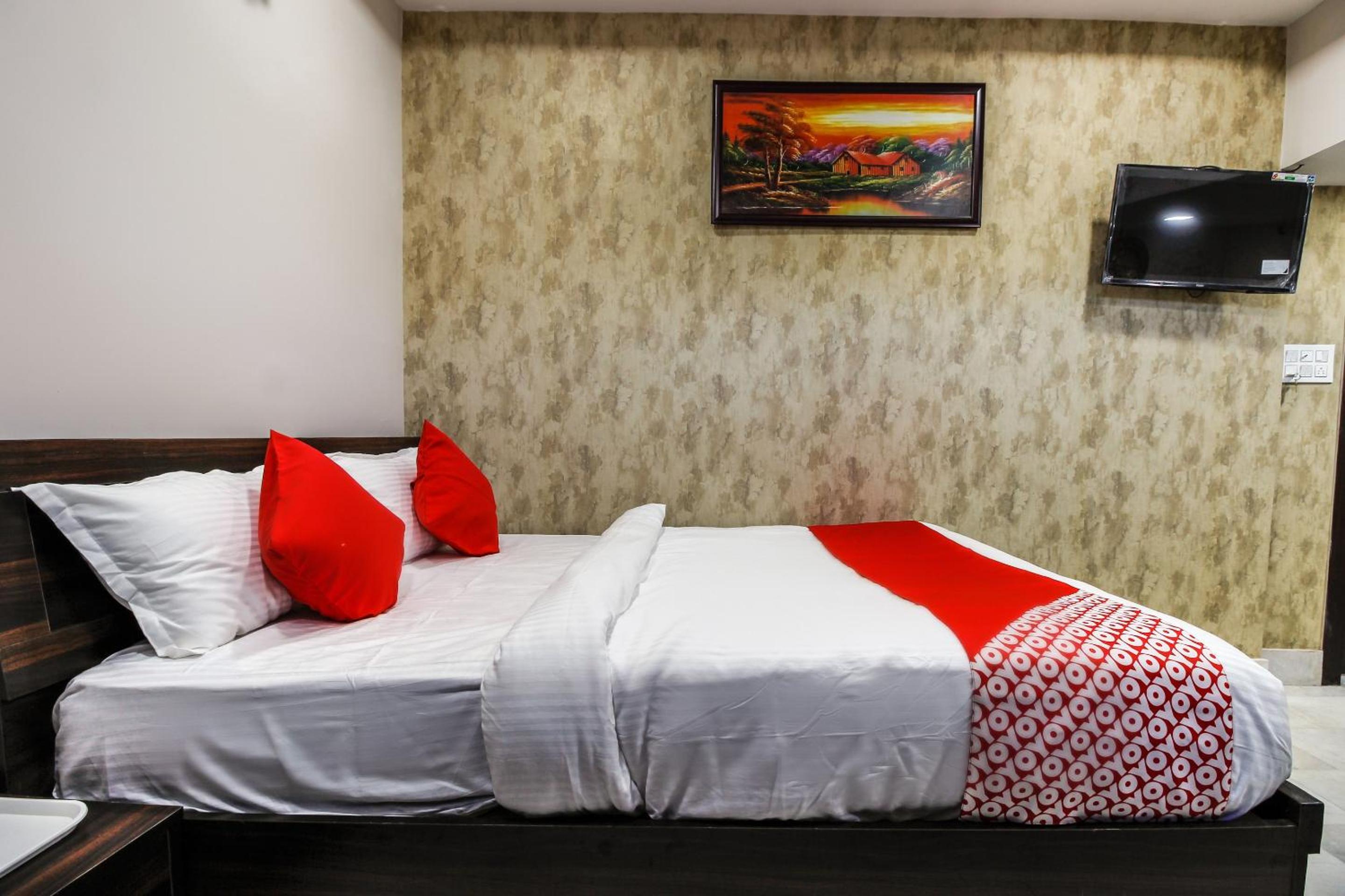 Standard Double Room - Photo 12