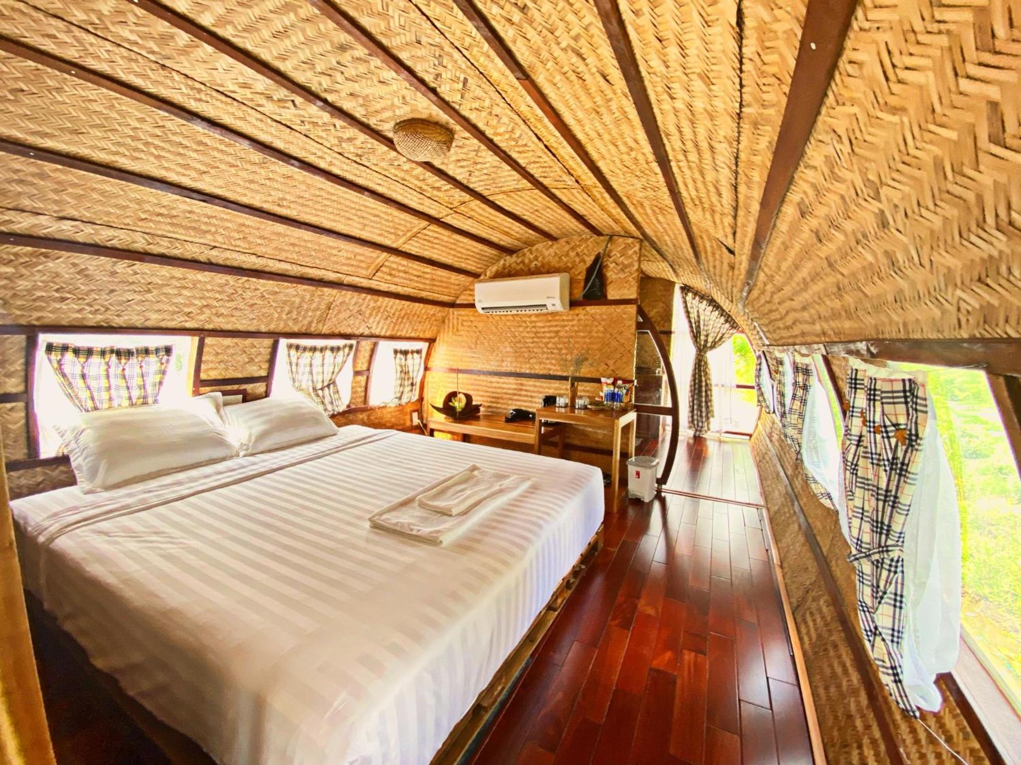 King Room with Lake View photo 1