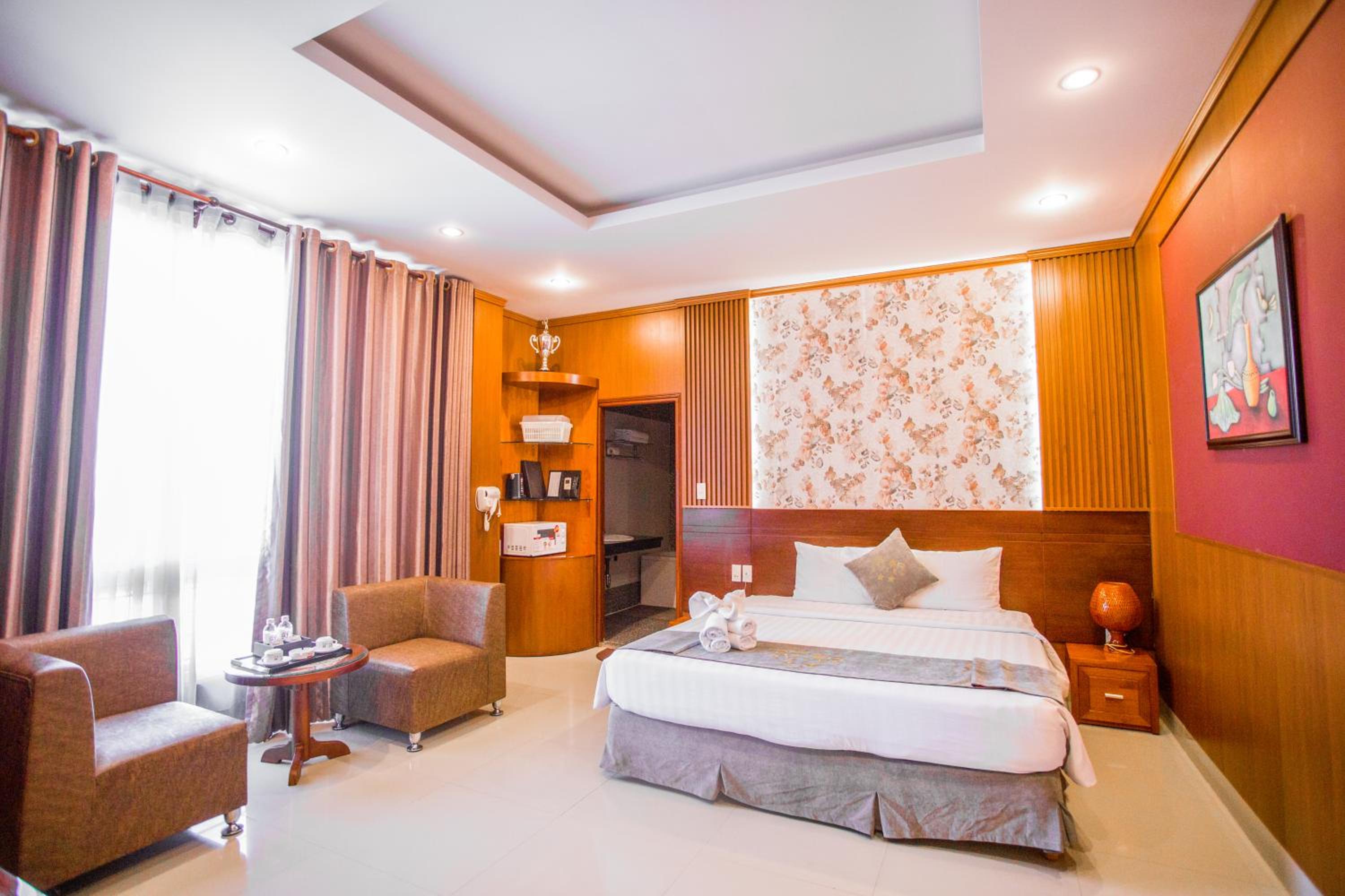 Queen Room photo 1