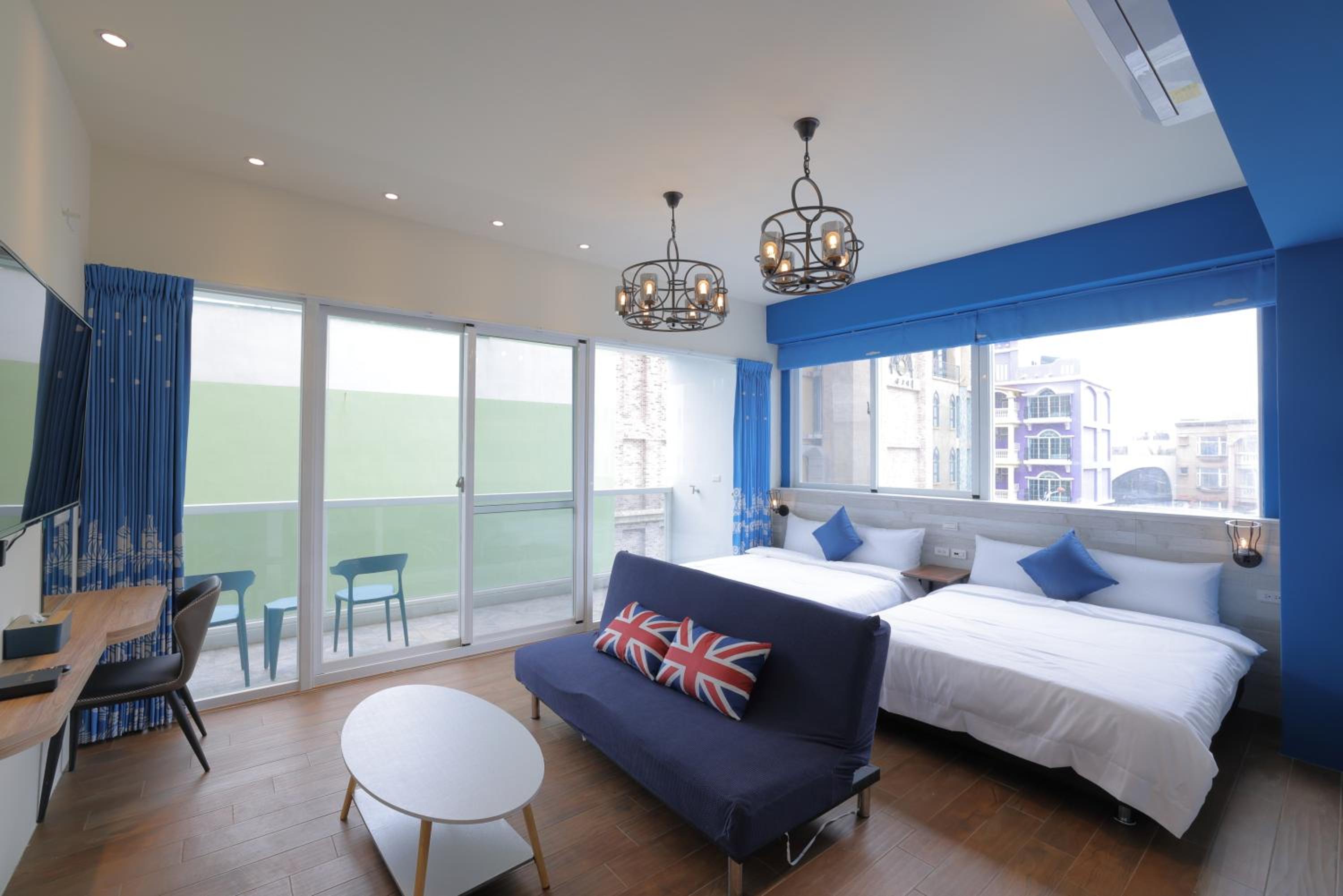 Quadruple Room with Balcony photo 3