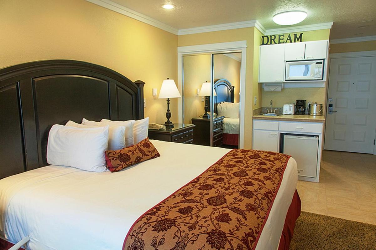 Queen Room photo 1