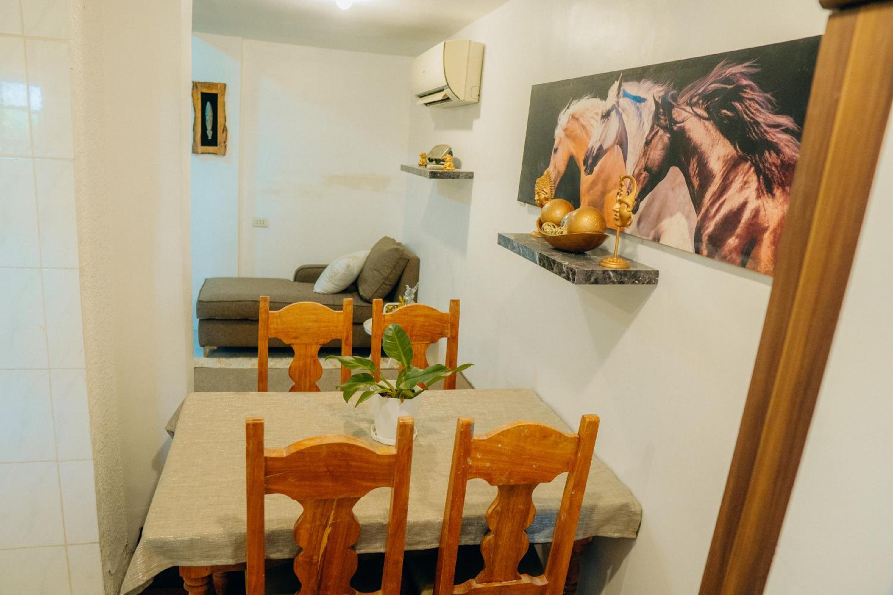 Family Room with Garden View - Photo 10