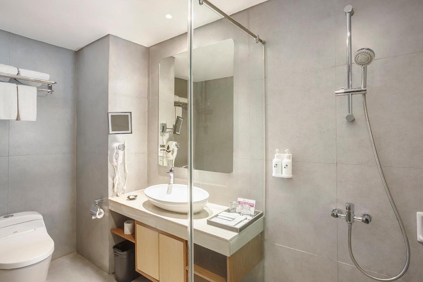 Deluxe Twin Room with Sea View photo 3