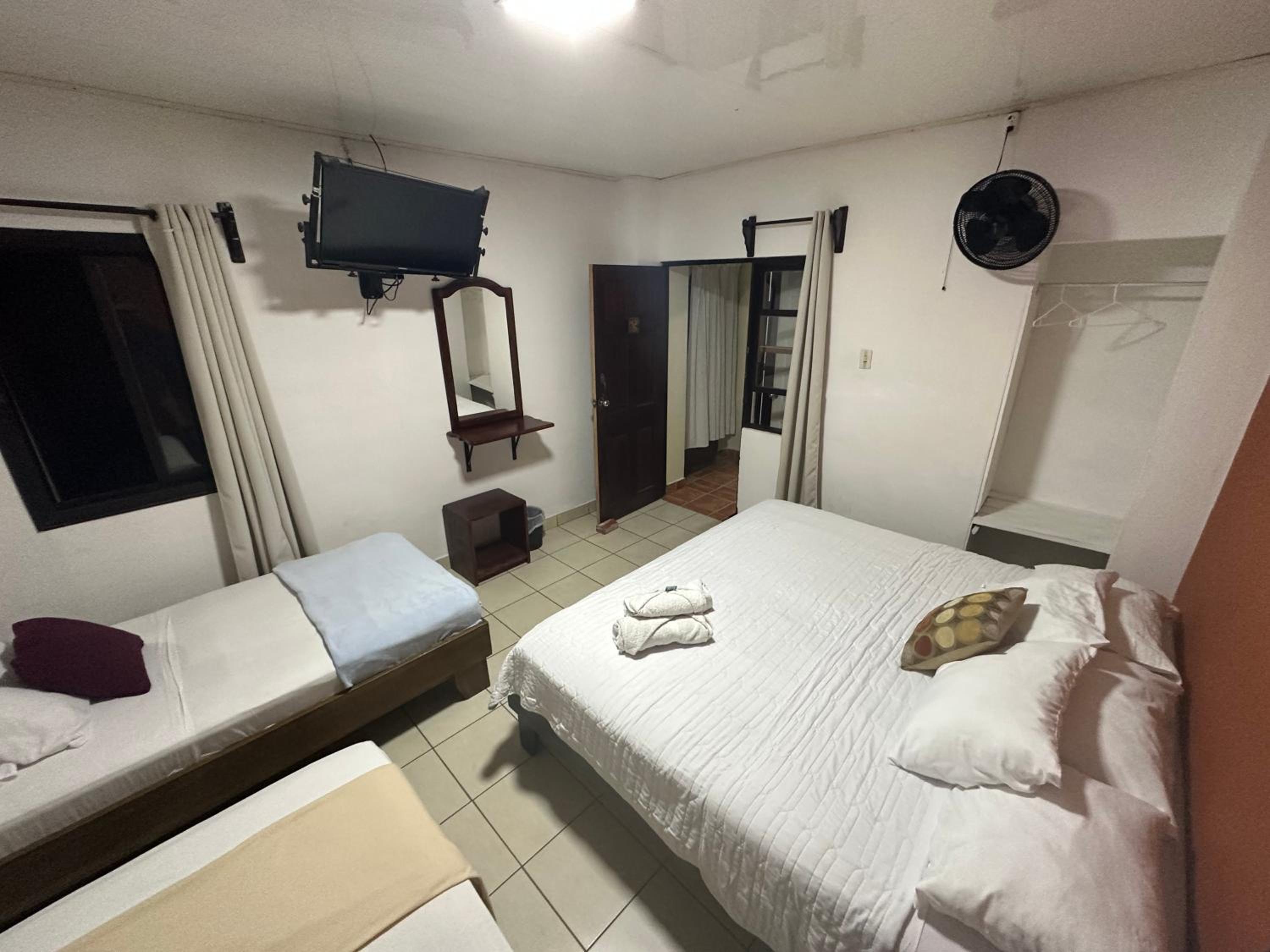 Economy Quadruple Room with Shared Bathroom photo 2