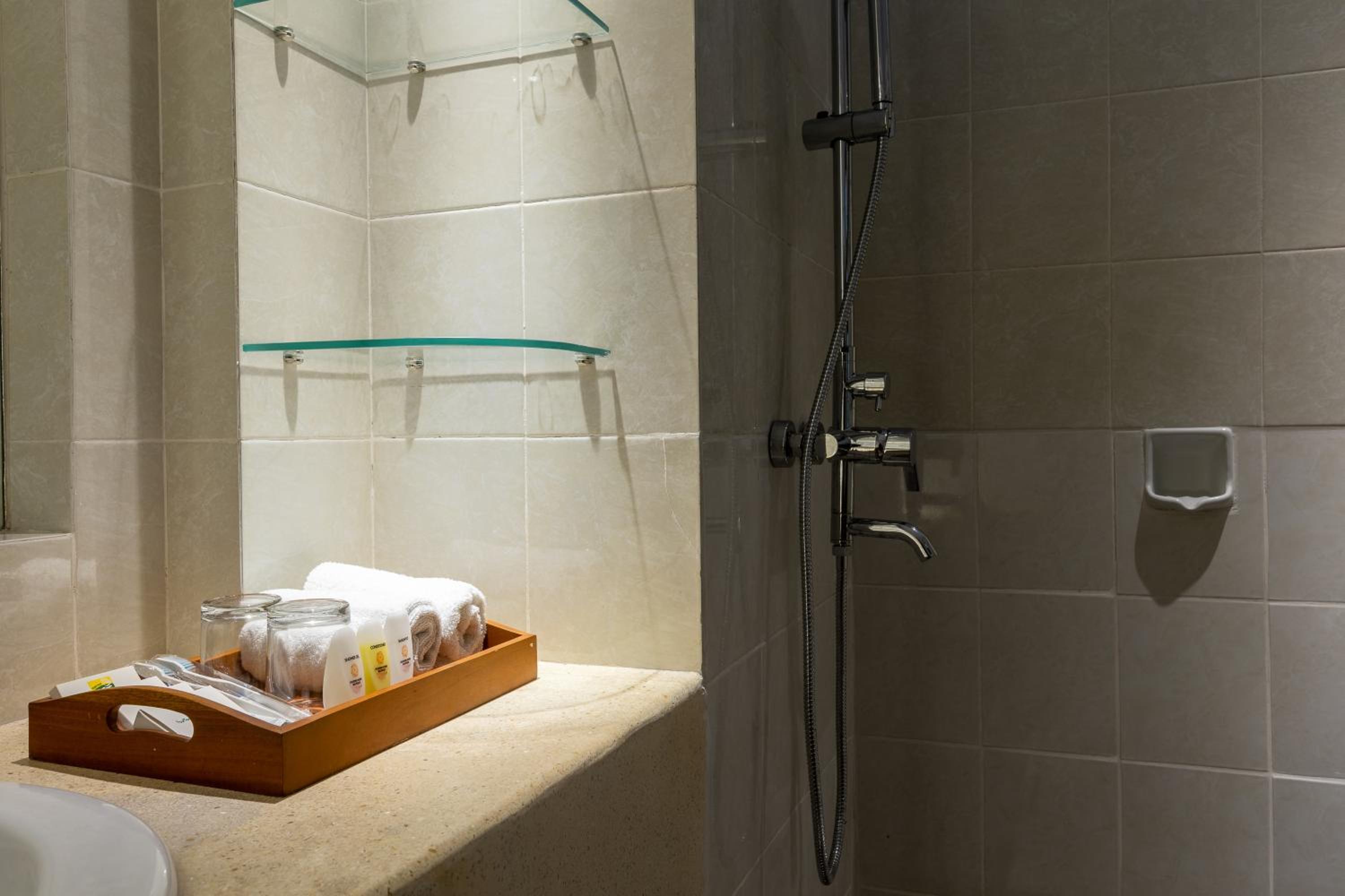 Deluxe Double or Twin Room with Pool View  photo 2