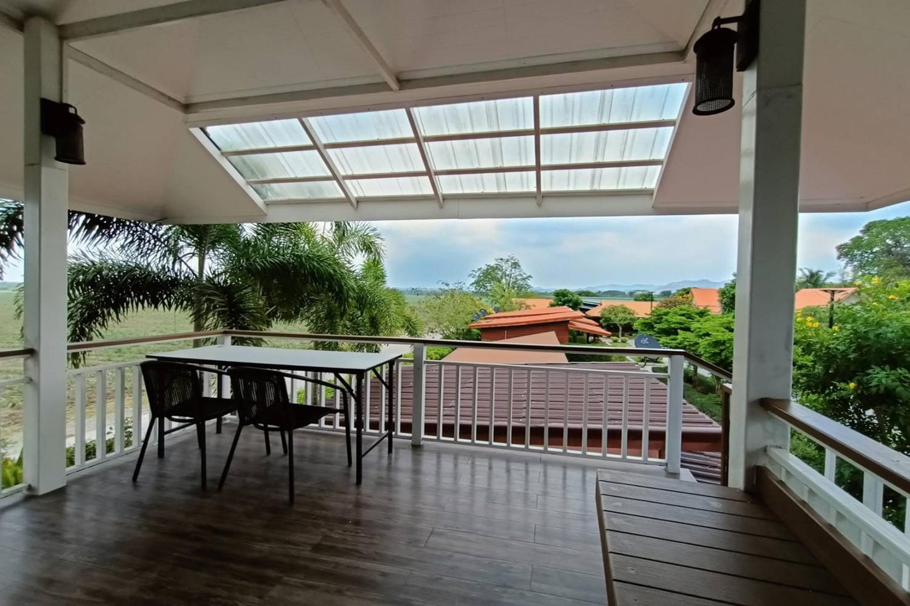 Family Room with Mountain View - Photo 18