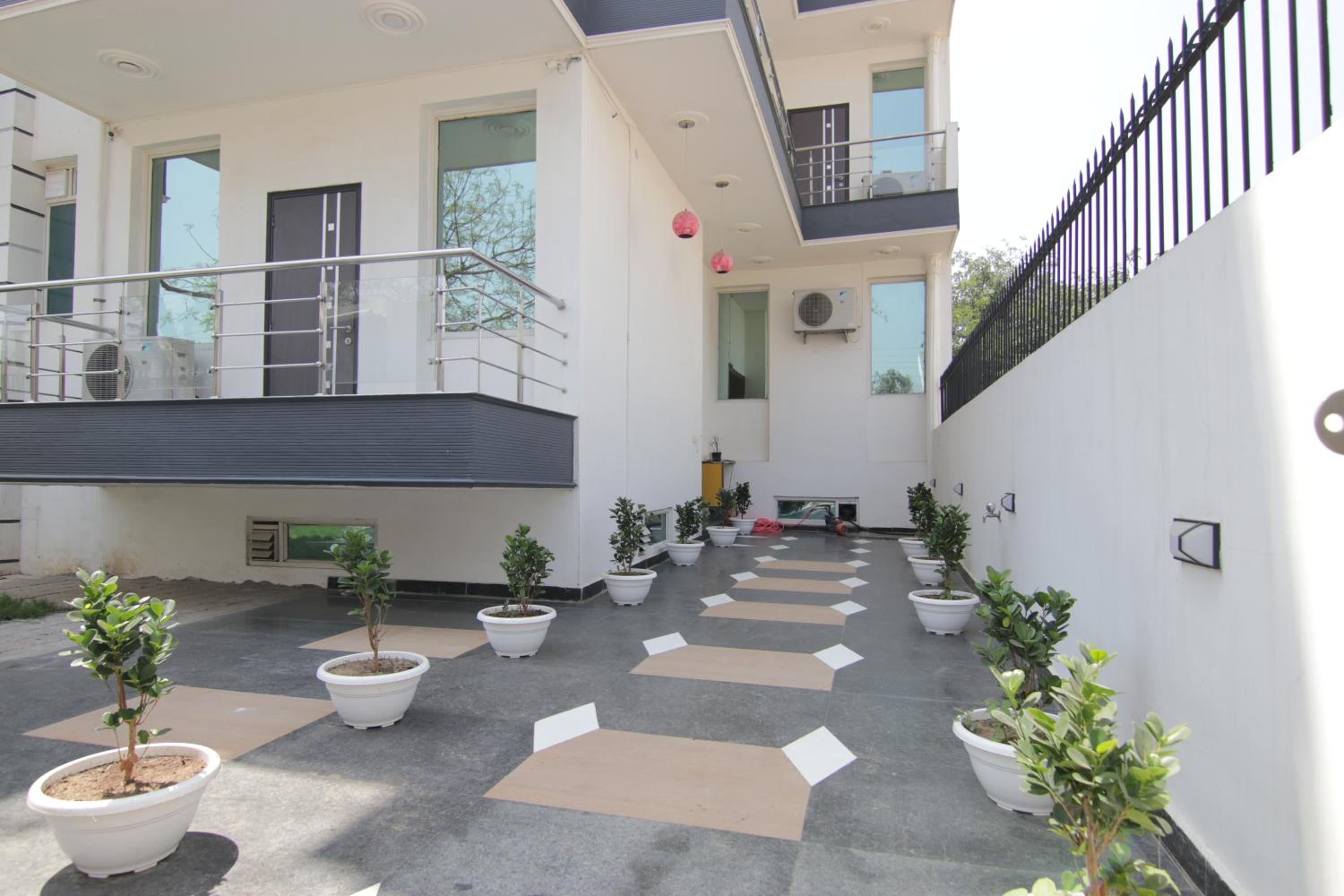 Deluxe Double Room with Balcony photo 2