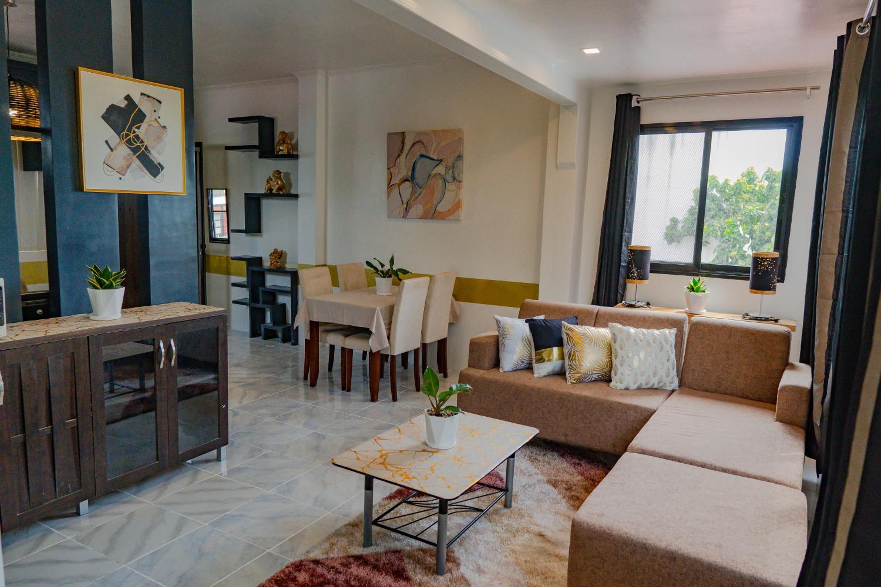 Family Room with Balcony photo 3