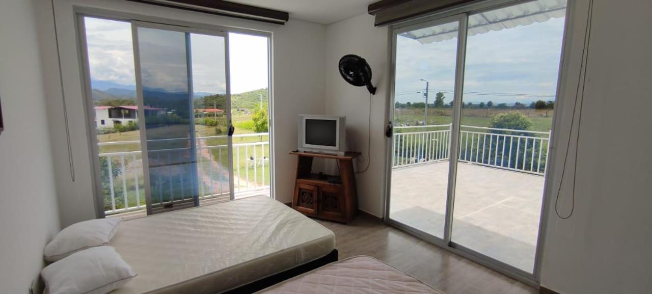 Five-Bedroom House photo 1