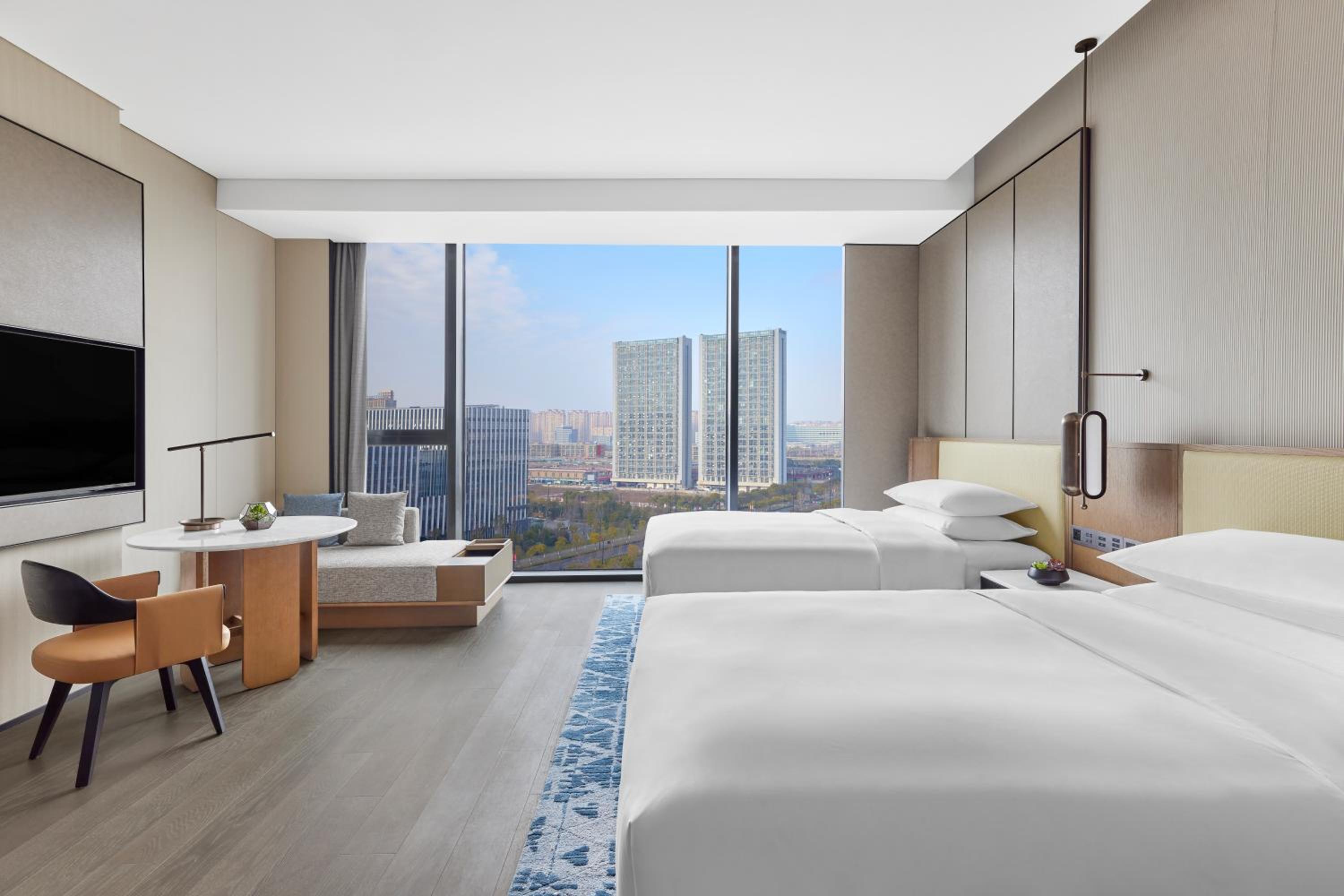 Executive Twin Room with City View - Club Lounge Access - Photo 2