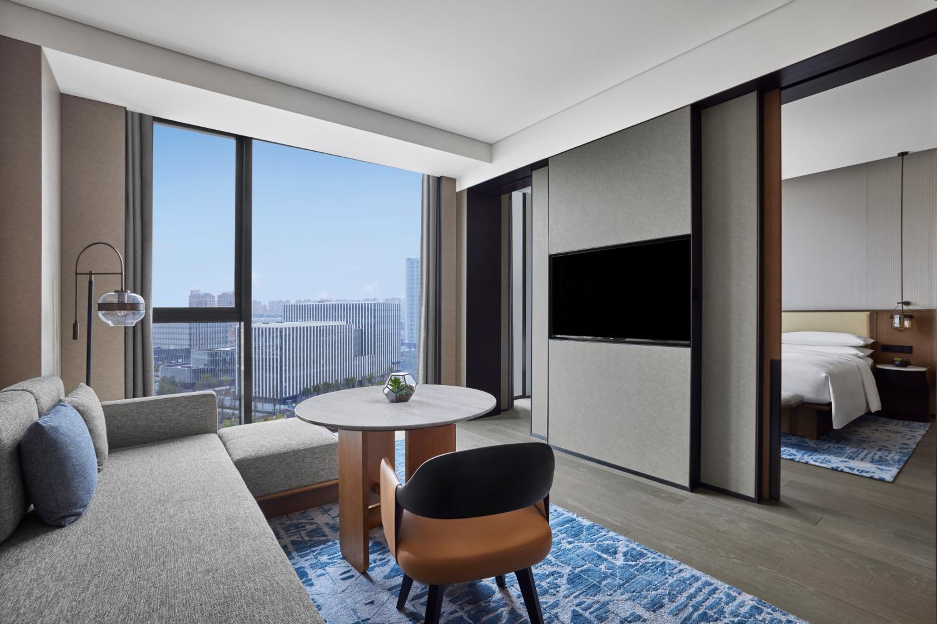 Deluxe Junior Suite - Club Lounge Access - Photo 2