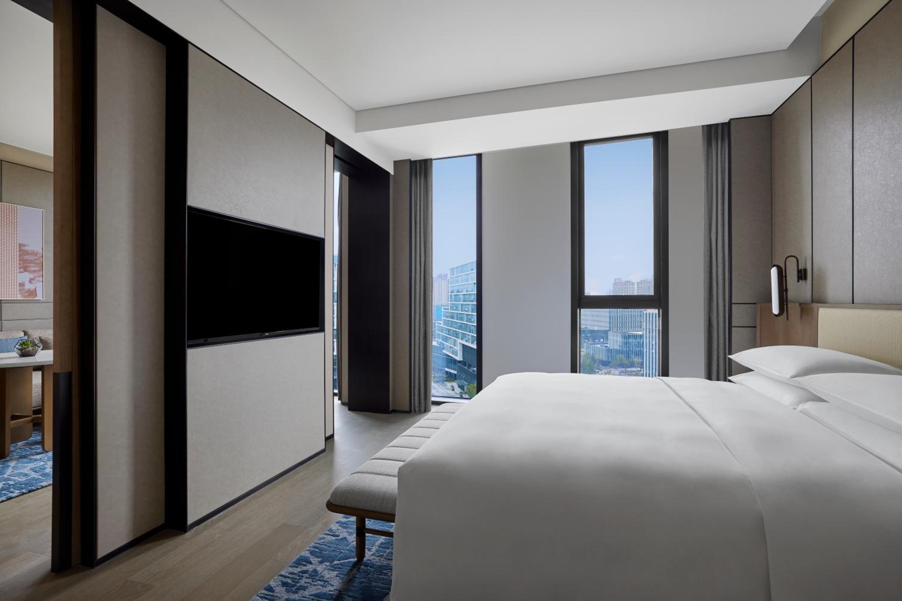 Deluxe Junior Suite - Club Lounge Access - Photo 1