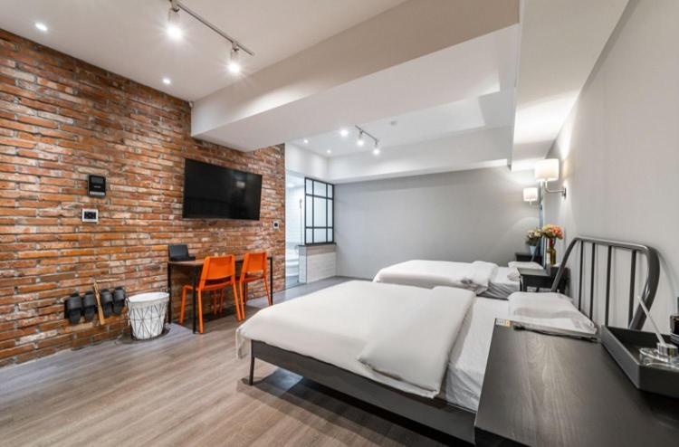 Twin Room - Photo 2
