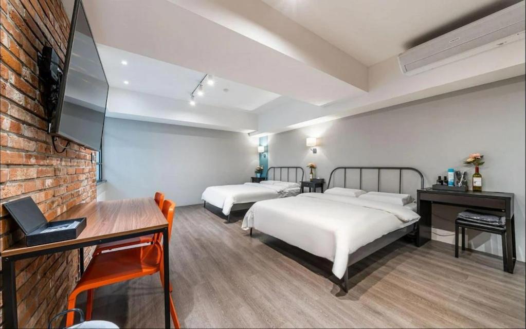 Twin Room - Photo 1