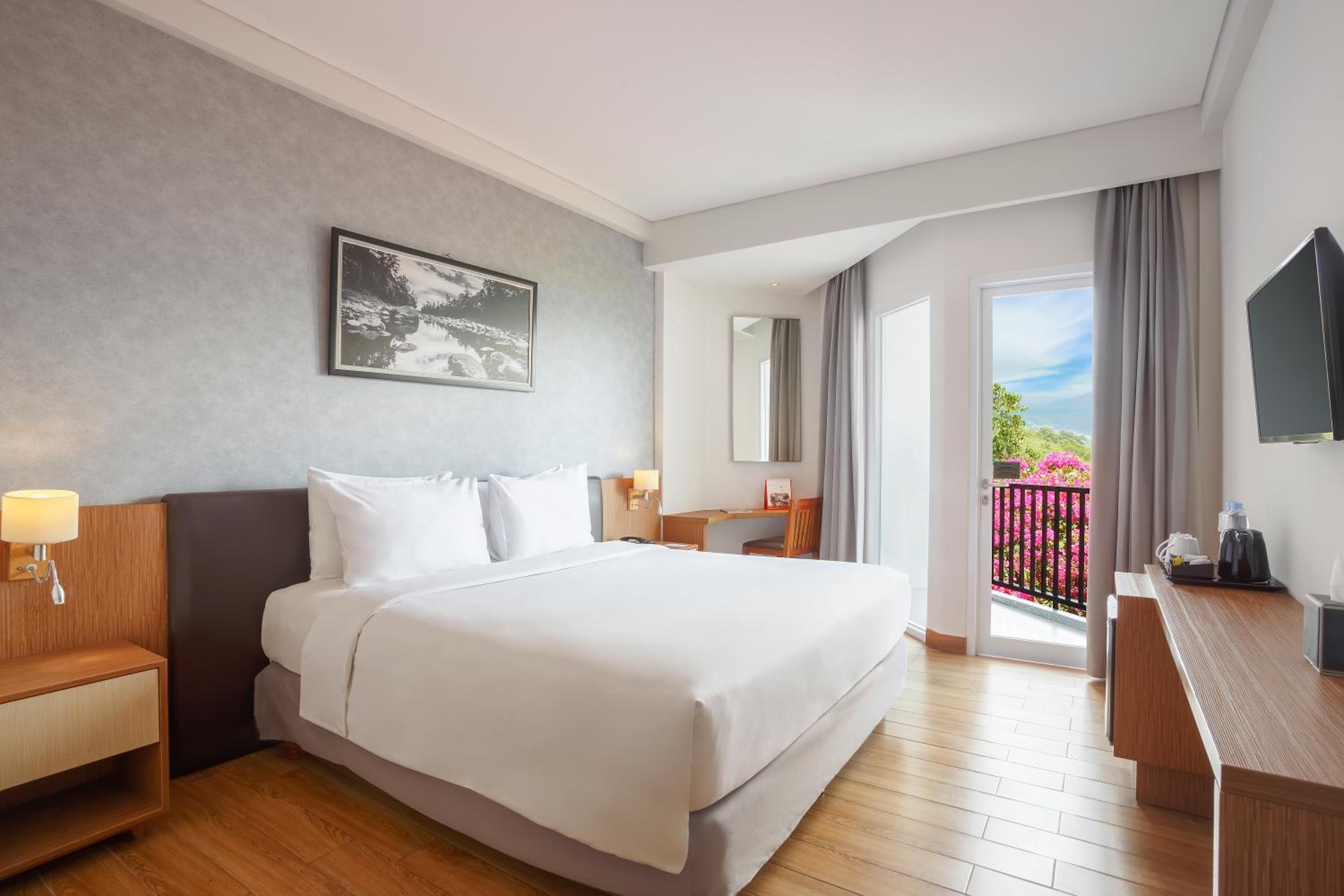 Deluxe Double Room with Sea View photo 2