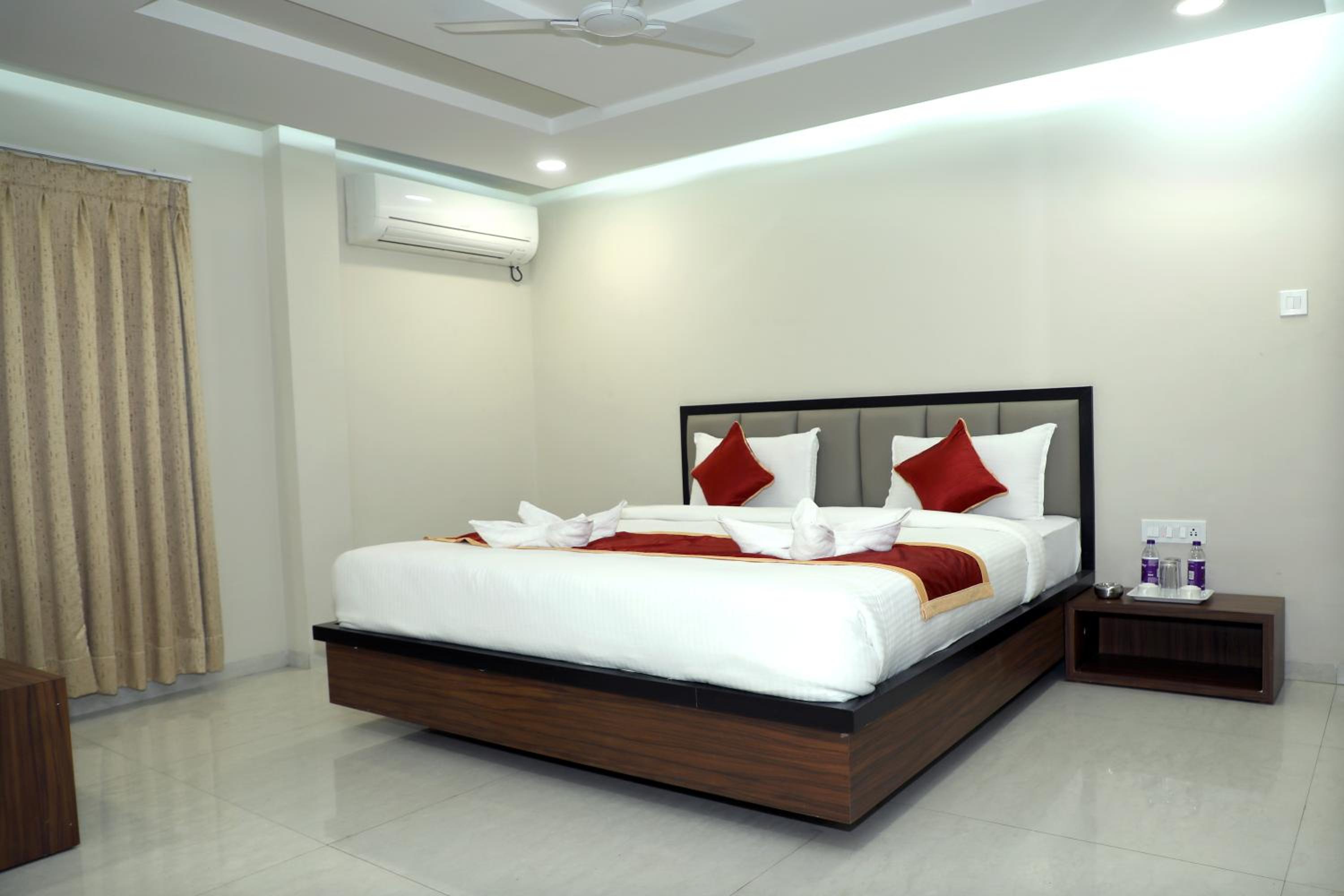 Deluxe Room - Photo 6