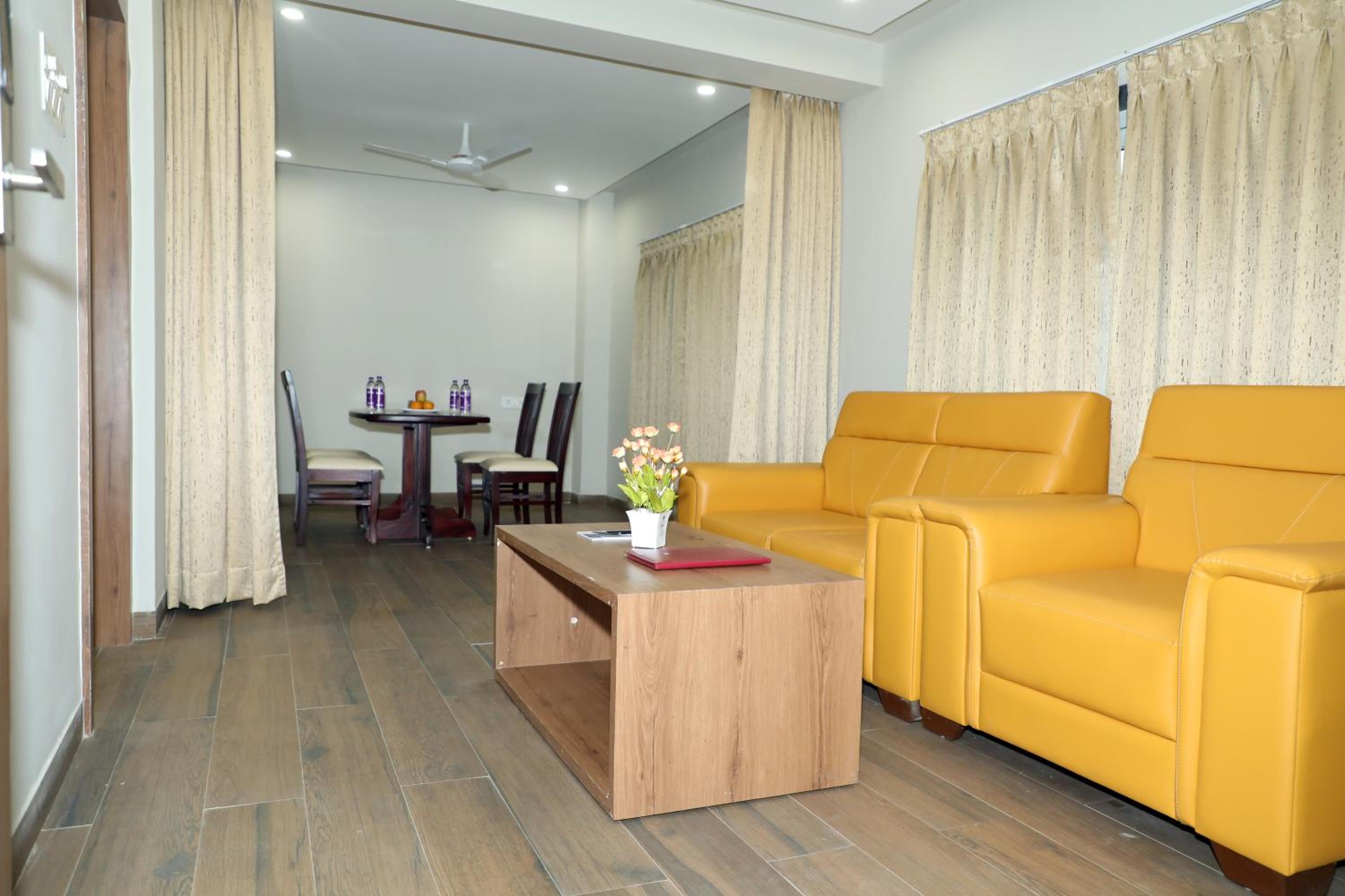 Suite - Photo 10