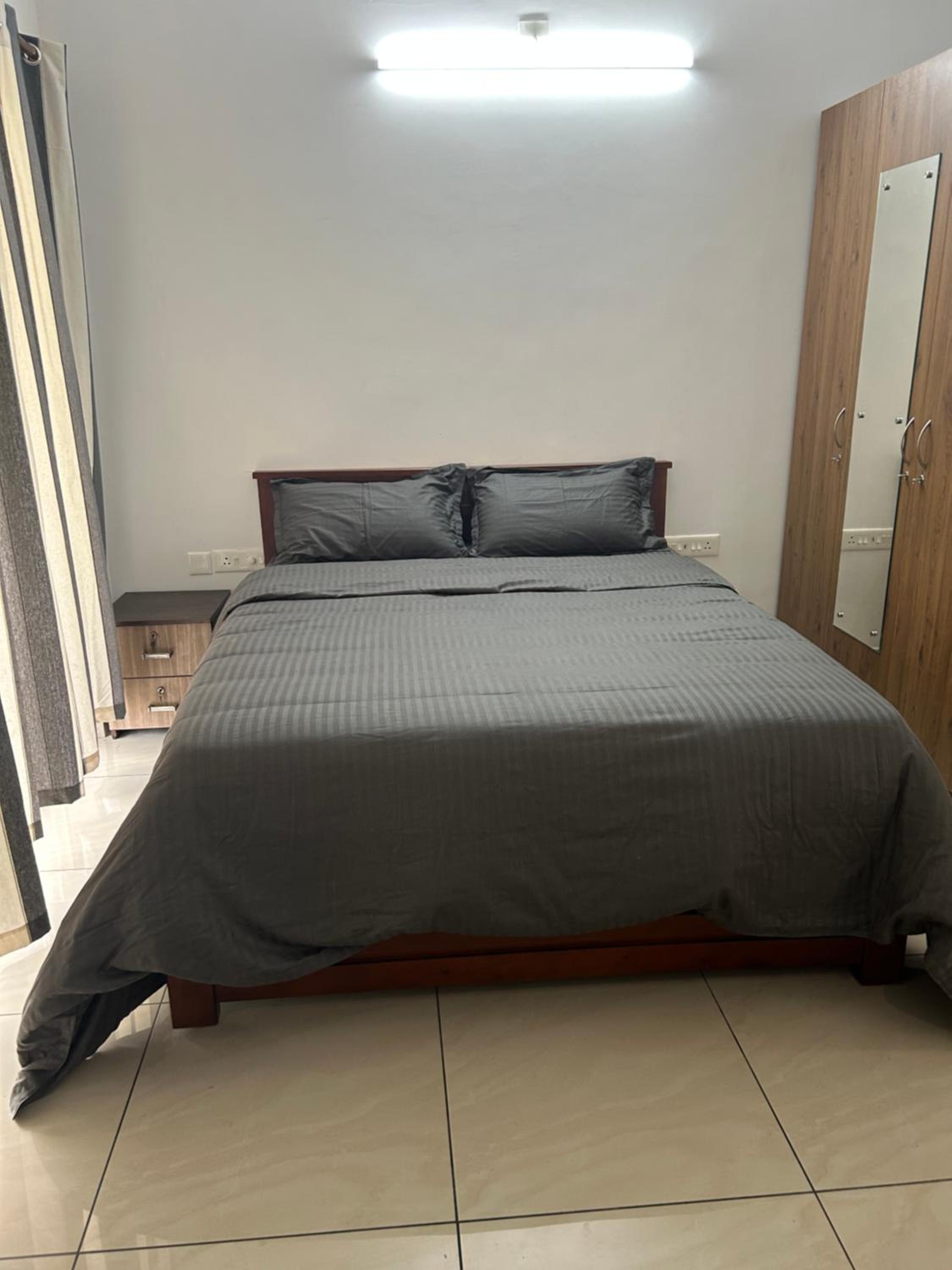 One-Bedroom Apartment photo 2