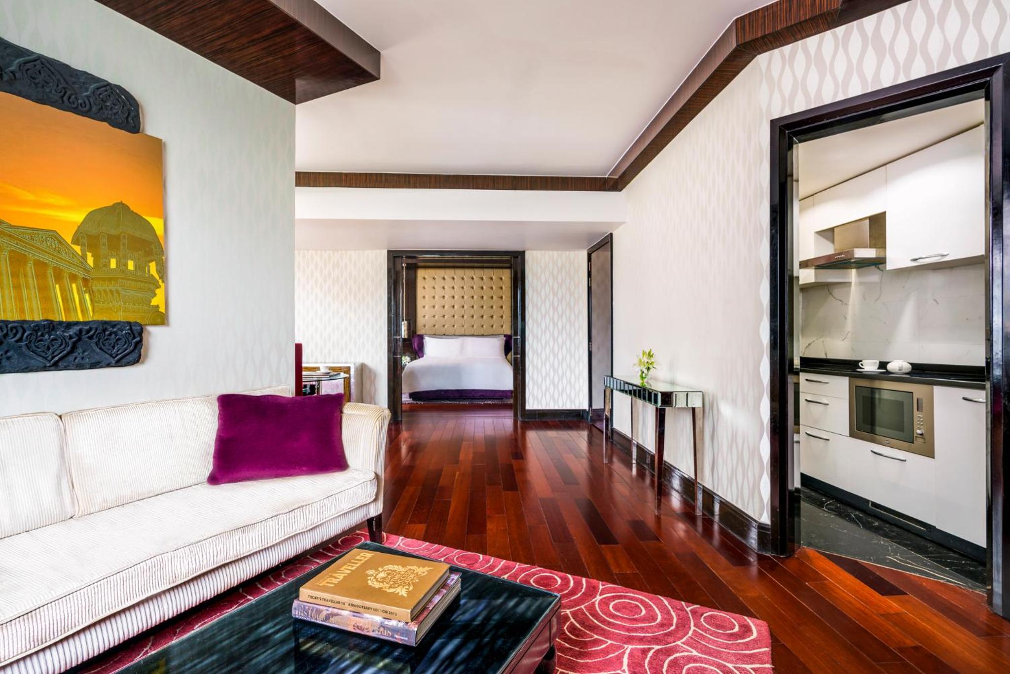 Prestige Suite, King Bed, Living Area with Lounge Access, Breakfast, Hi-tea, Cocktail Hours, Meeting Room access for an Hour, Airport Transfers(T1 & T2) thumbnail 5